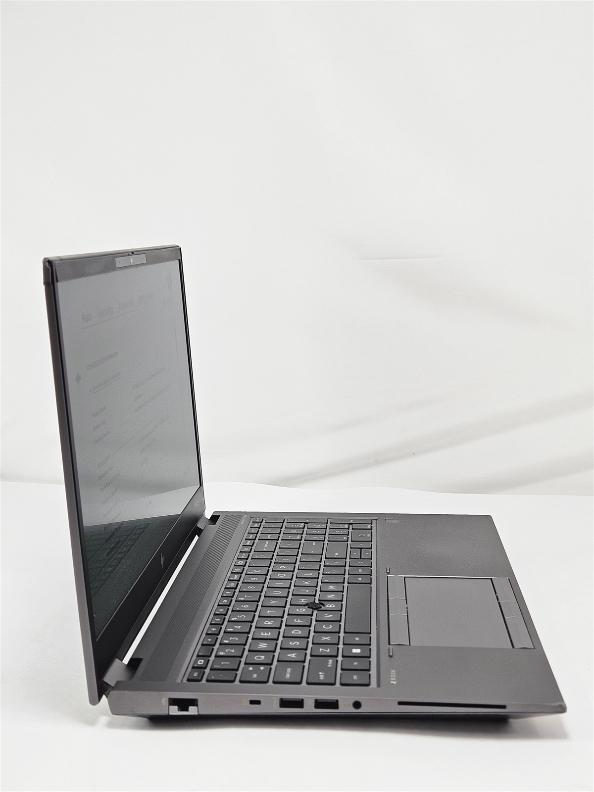 HP ZBook Fury 15 G8 32GB 1TB SSD i9-11950H 15.6″ Mobile Workstation Grade B