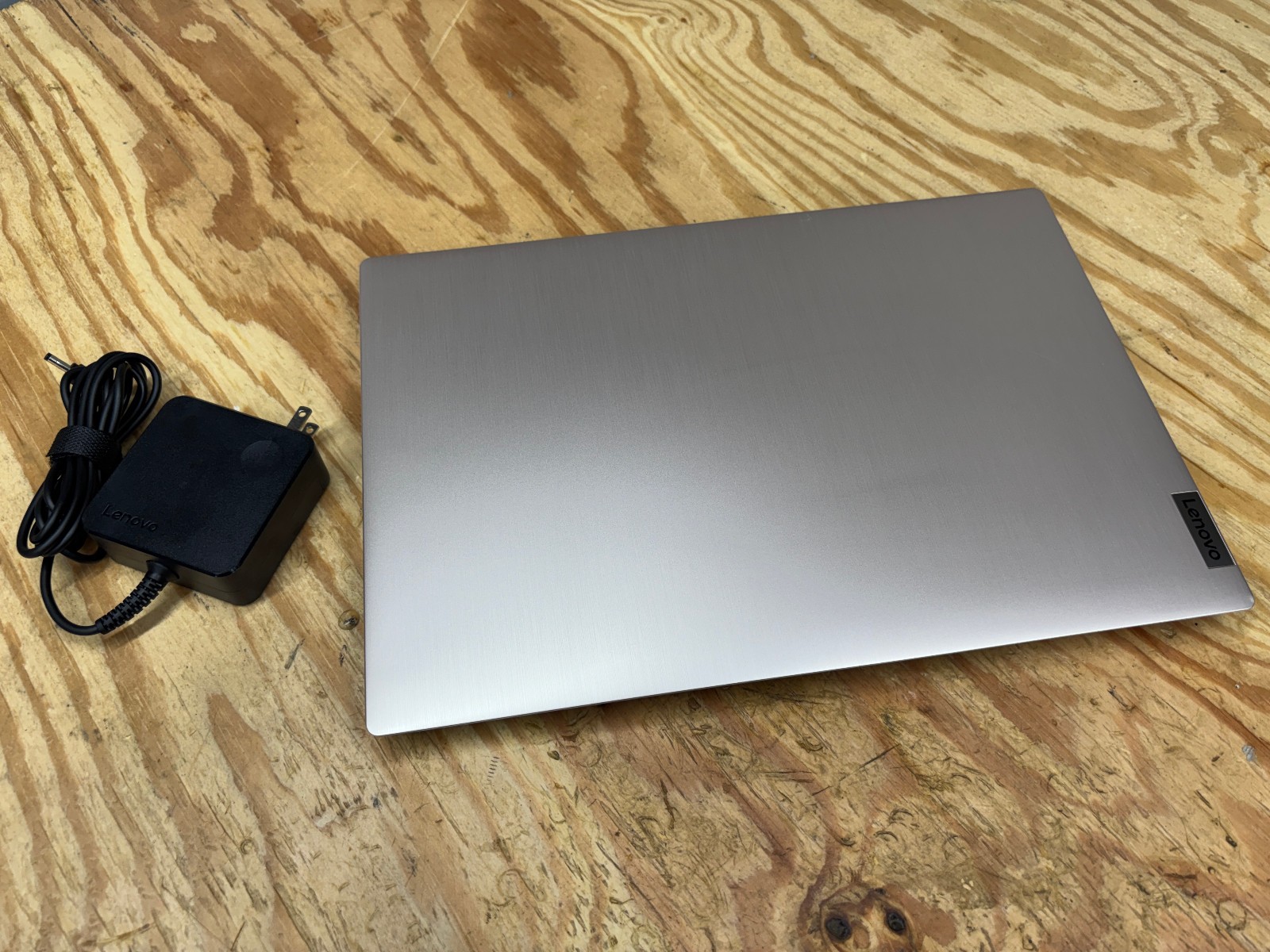 Lenovo IdeaPad 3 15ADA05 15.6″ FHD Ryzen 5 3500U 8GB 256GB SSD Windows 11 Home