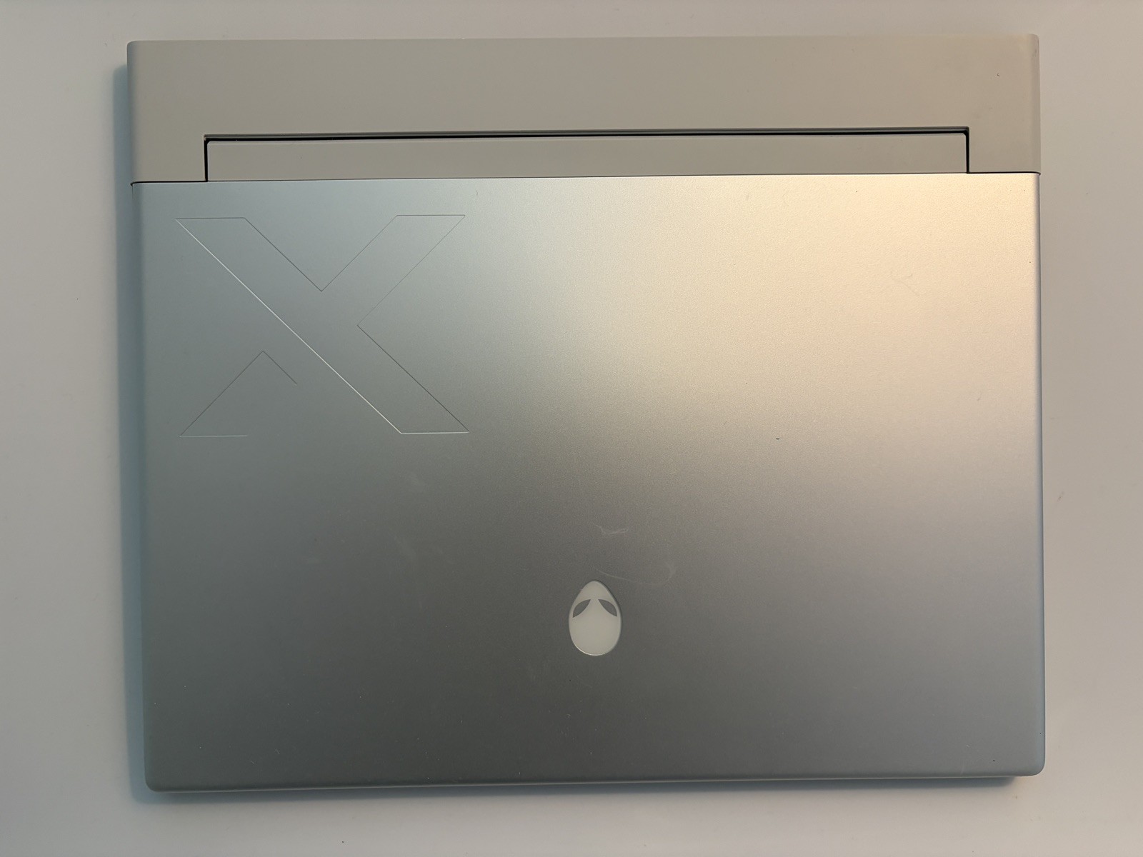Alienware x14 R2 14″ QHD 165Hz Core i7 NVIDIA RTX4050 – Gaming Laptop