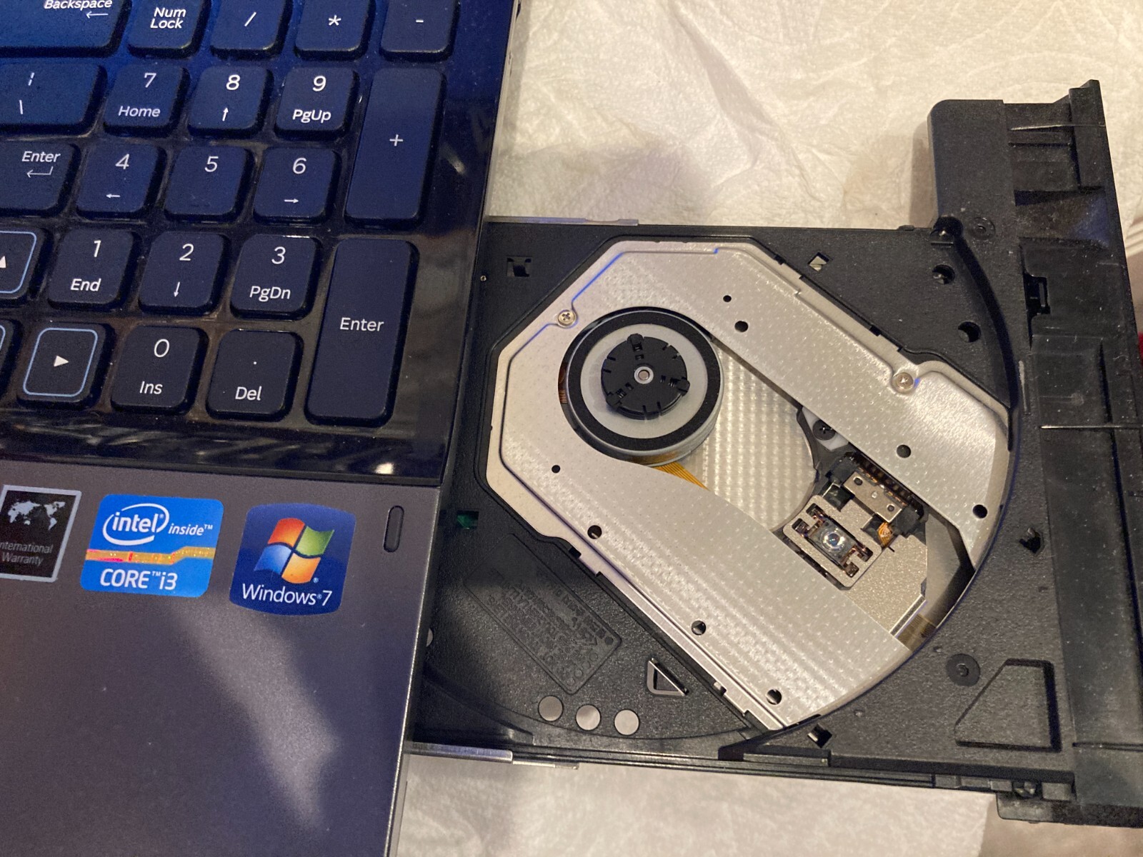 Samsung 300E5A/Core i3-Windows 7 /Webcam/DVD – 2350M CPU 2.30 GHZ 6.0GB 64 Bit O