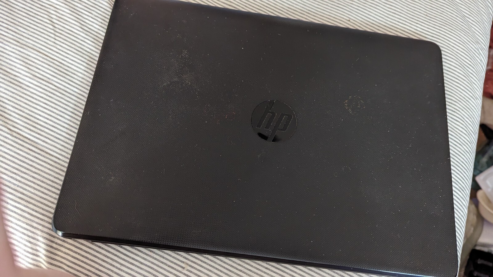 HP Notebook 14-bw012nr 14 inch HD AMD E2-9000e Radeon R2 4GB RAM 32gb