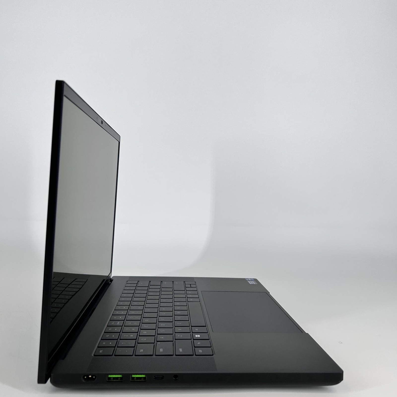 Razer Blade 16 240Hz QHD+ 2.2 GHz i9-14900HX 32GB 1TB SSD RTX 4070 Excellent