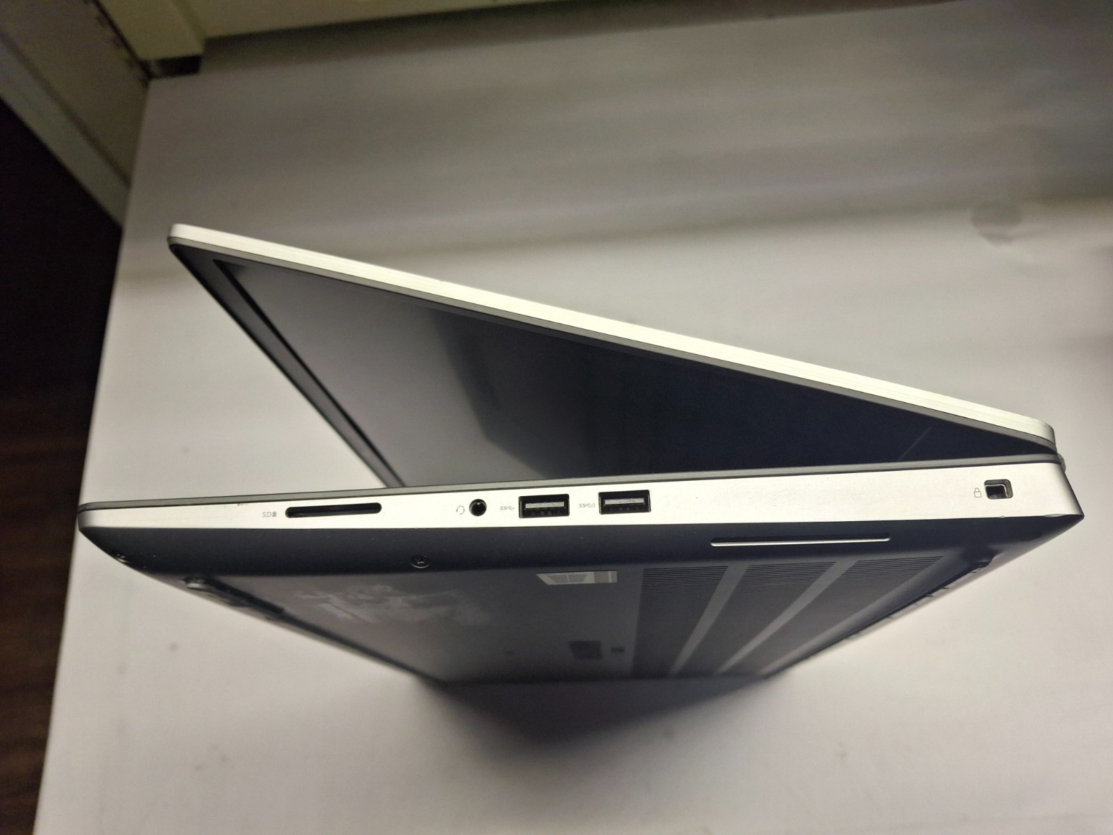 Dell Precision 7750 8-Core I7- 10875H 32GB RAM 512GB SSD 17.3″ FHD RTX4000