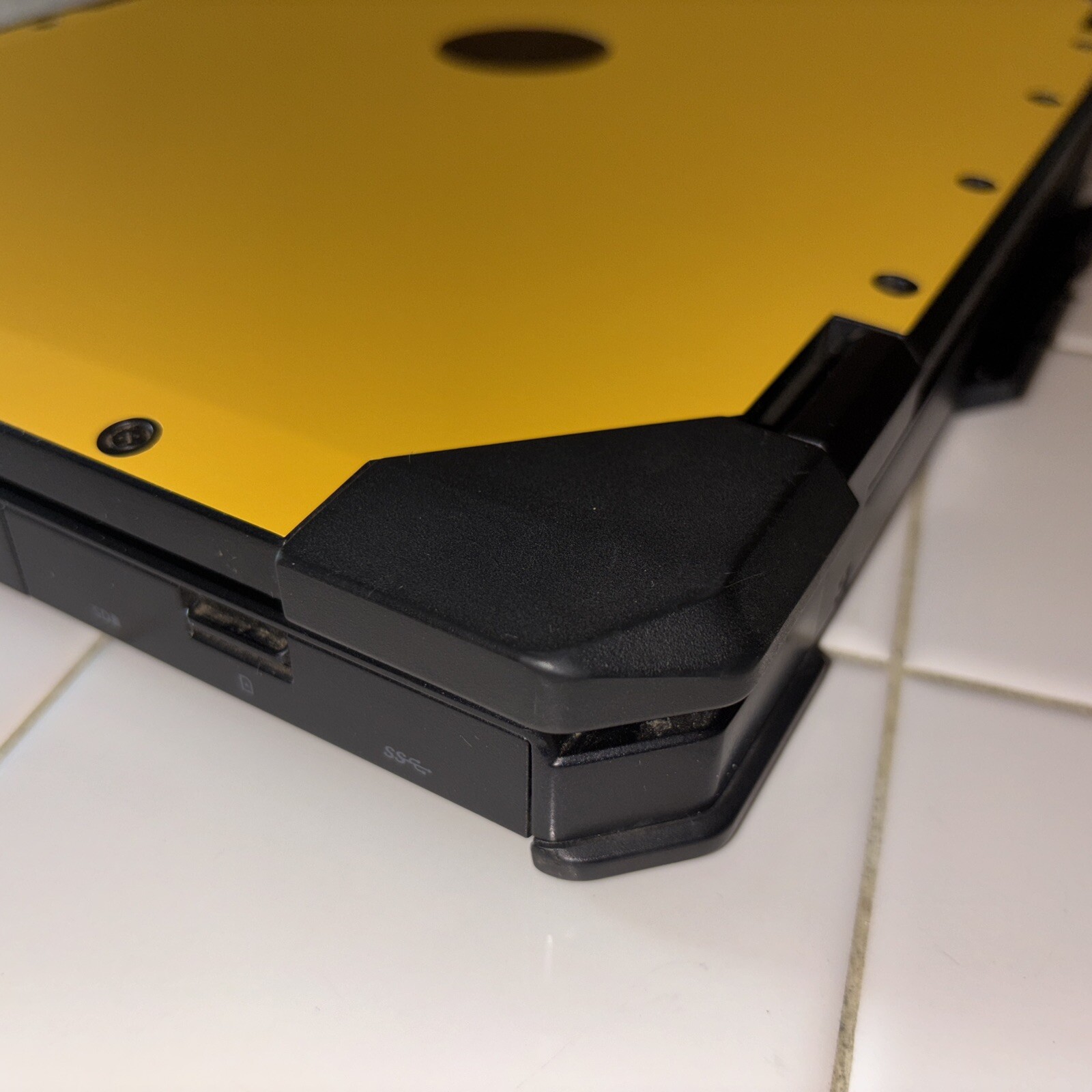 DELL RUGGED 5420 i5-6600U up to 32GB RAM 2TB SSD Toughbook DeWALT Yellow