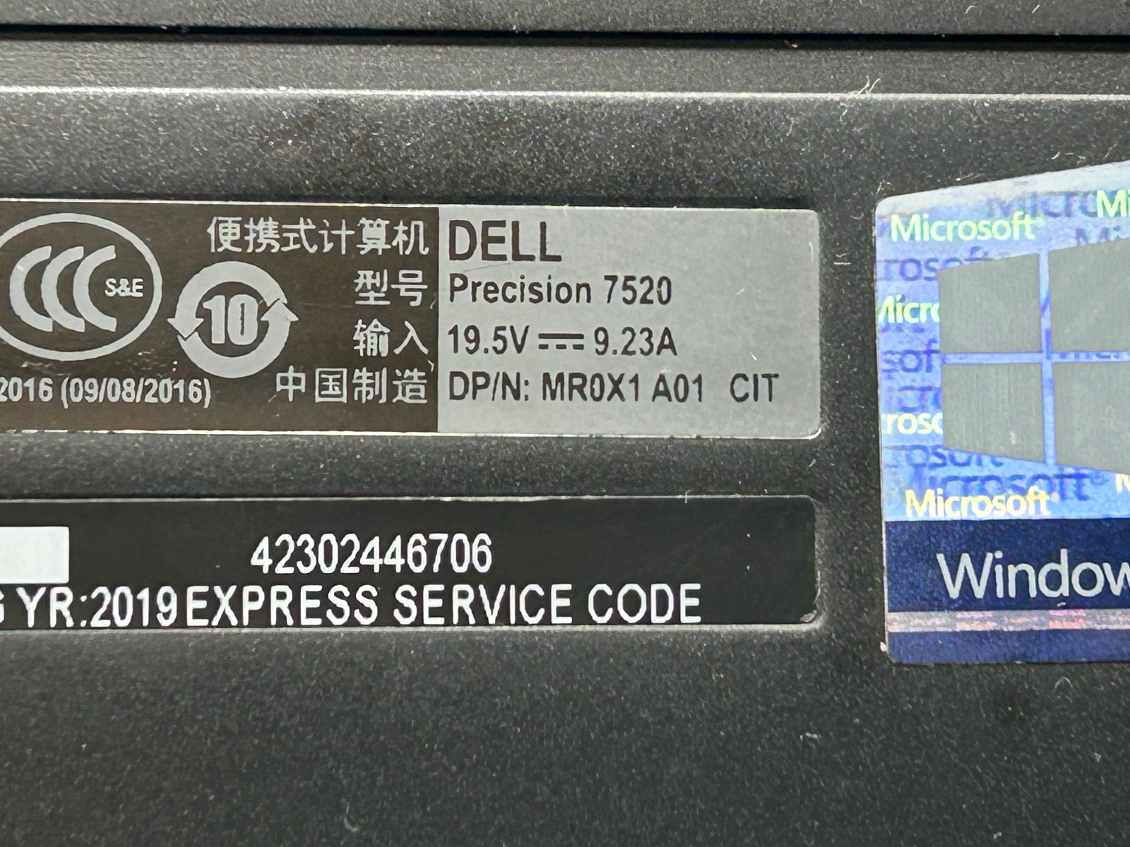 Dell Precision 7520 15.6″ i7-6820HQ 8GB RAM No SSD Quadro M2200 Workstation