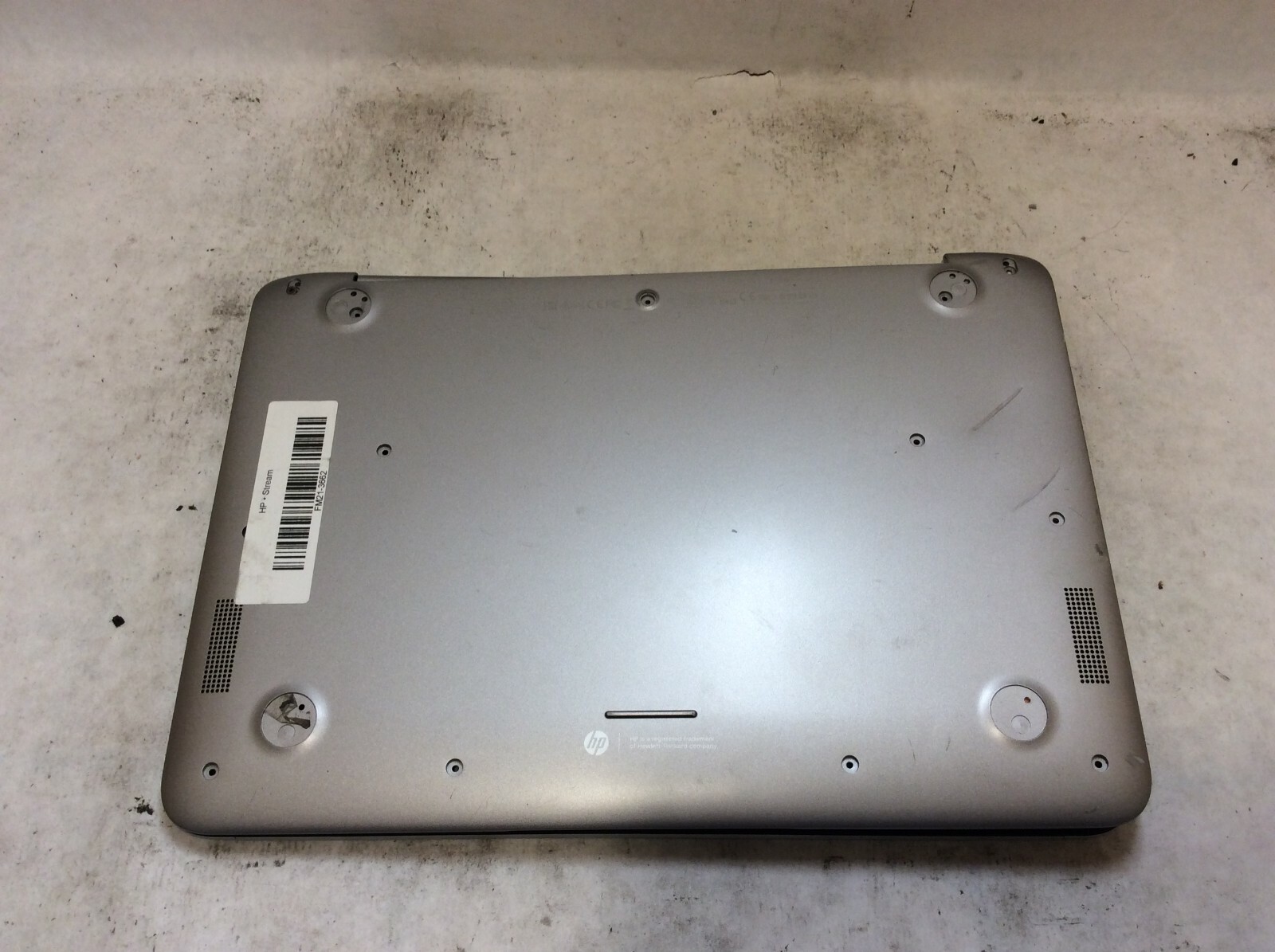 HP Stream 14-z010nr Laptop 14″ AMD A4 FALLING APART -PP