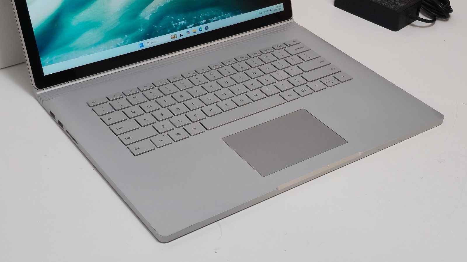 Surface Book 3 15″ (1899) i7-1065G7 32GB RAM 1TB SSD GTX 1660 GPU 6GB GDDR6