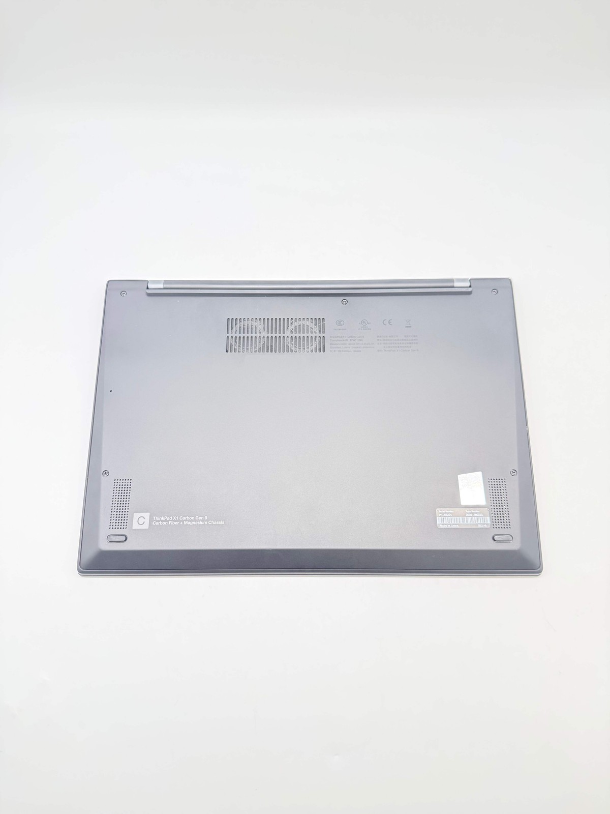 Lenovo ThinkPad X1 Carbon Gen 9 14″ Core i7 16GB RAM 512GB Black w/ Charger