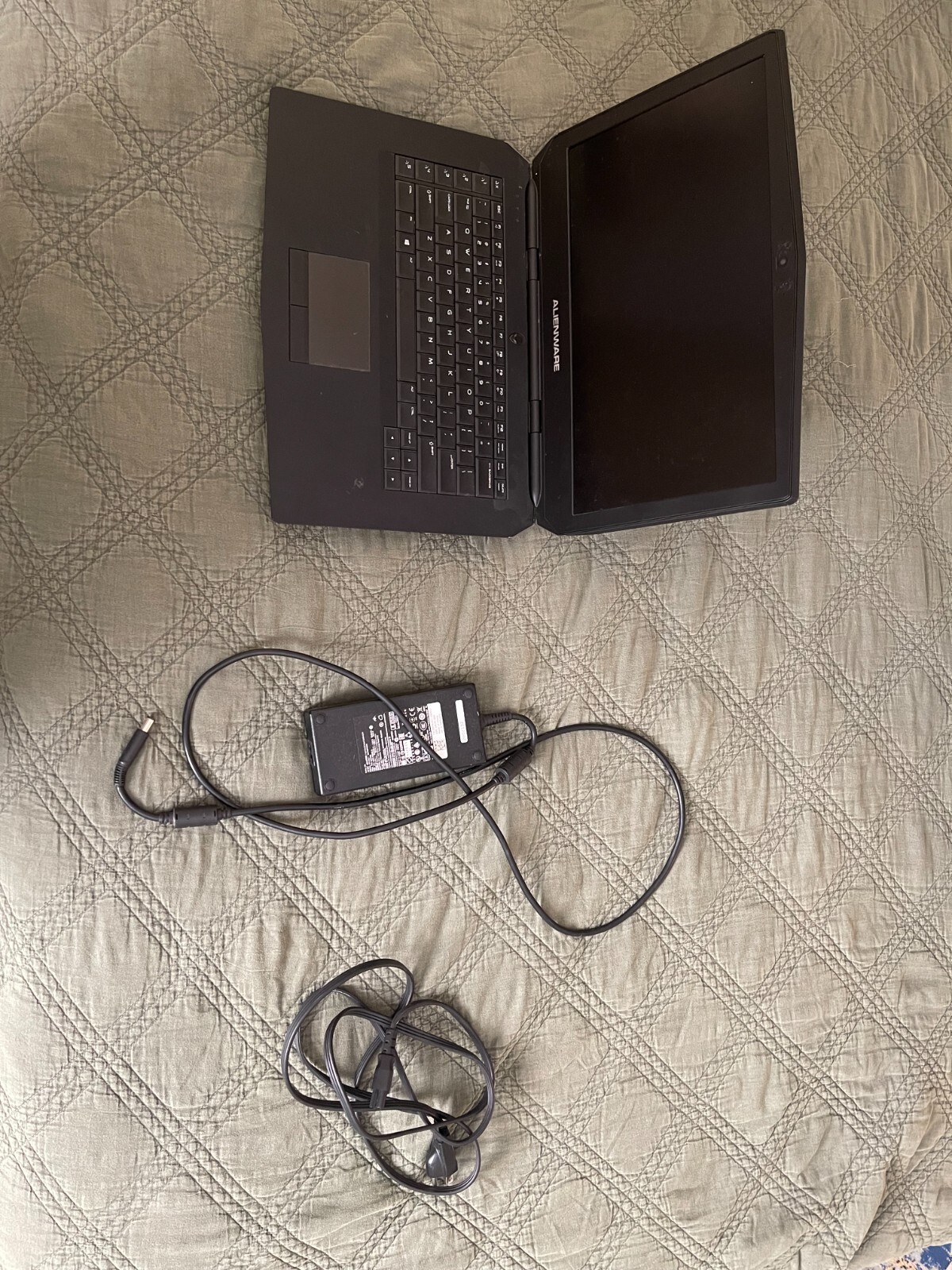 Alienware 15 r2 Gaming Laptop i5-4210H 8GB RAM NVIDIA GFX, black with case