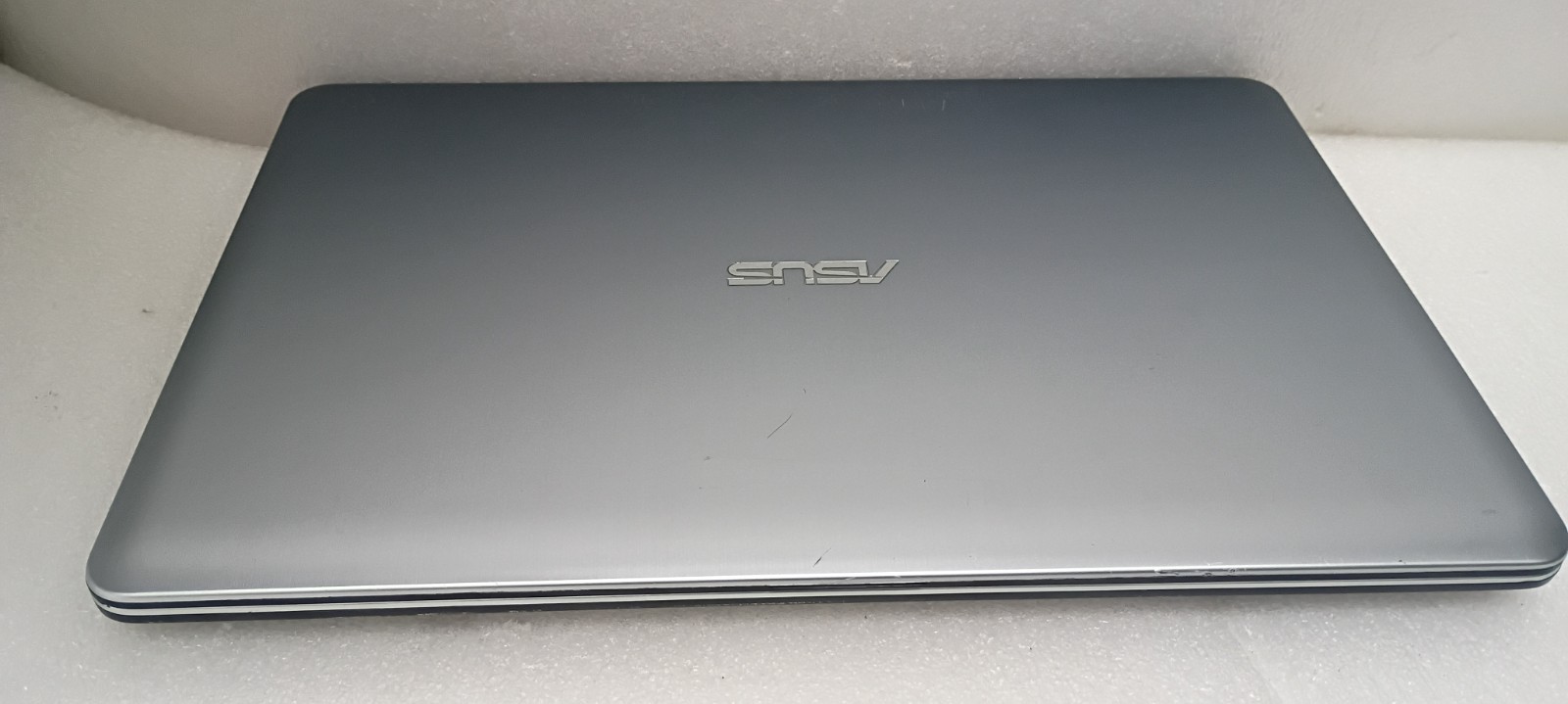 Asus X540L Laptop, Cracked Screen,Bad battery , Windows 10 PARTS REPAIR