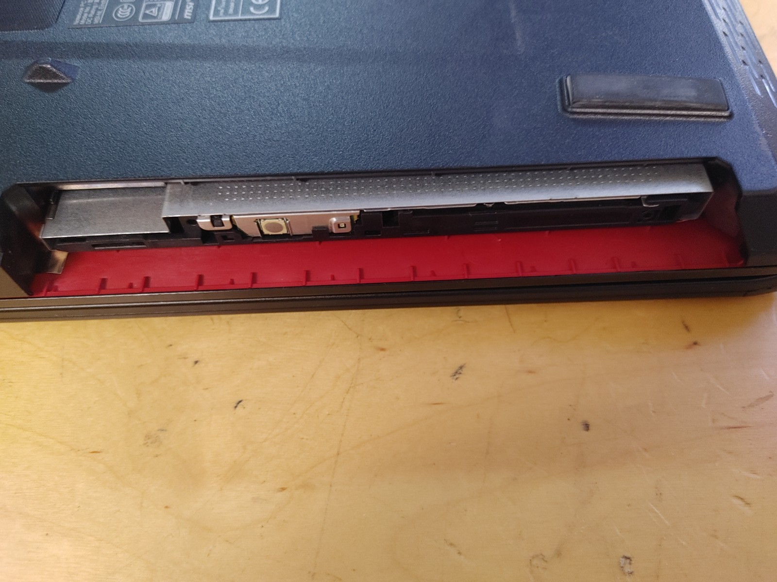 MSI GE72 6QD Apache Pro Core i7-6700HQ@2.60GHz, 8GB RAM , NO SSD FOR PARTS