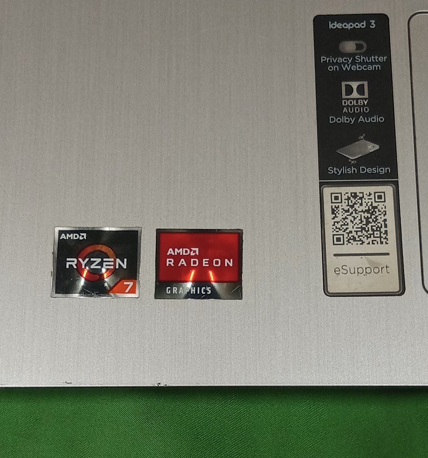 Lenovo IdeaPad 3 17.3″ Laptop AMD Ryzen 7 3700U 12GB RAM 1TB HDD Win10