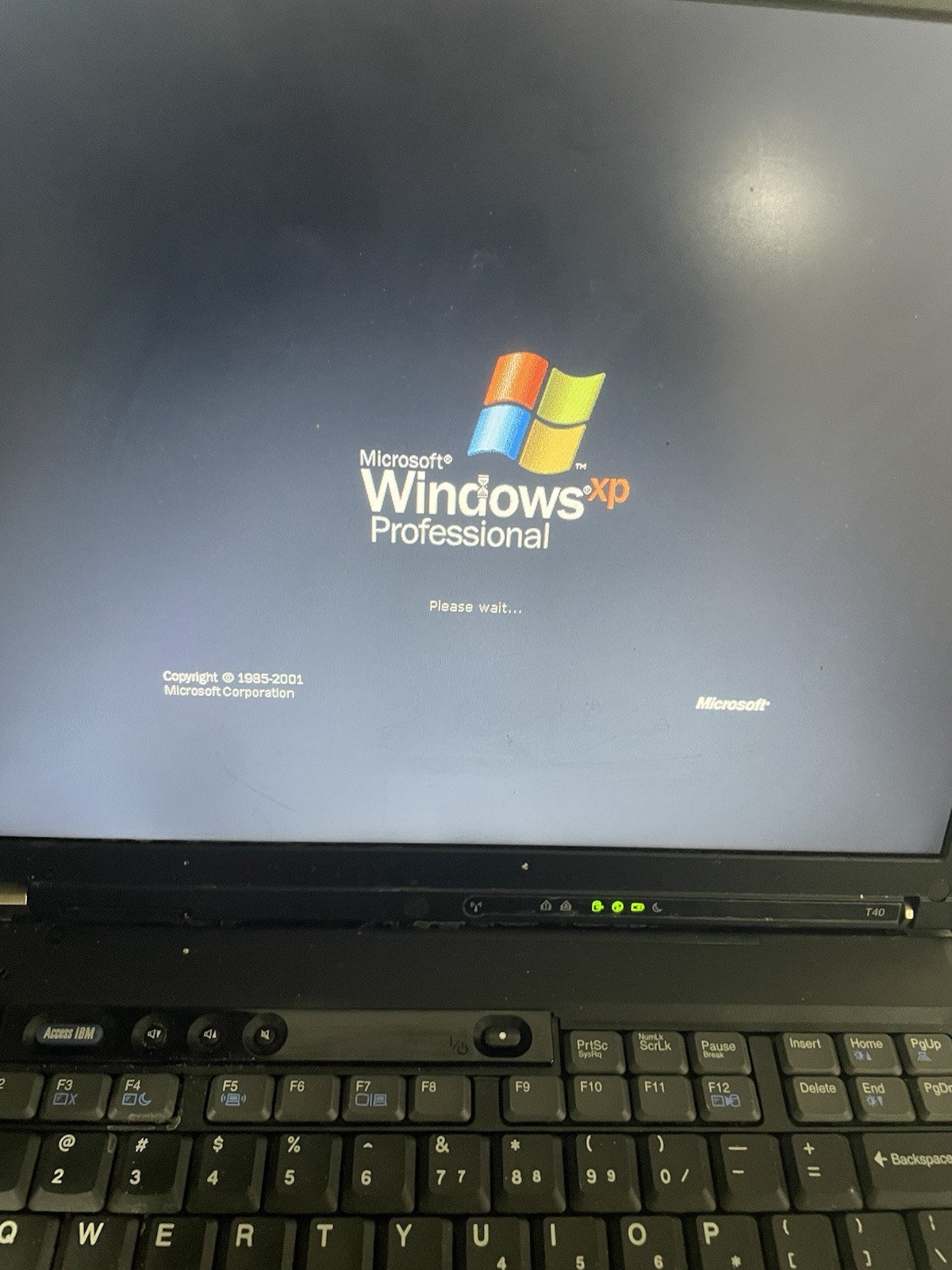IBM ThinkPad T40 Retro Gaming Laptop 1.50GHz 2GB 40GB HDD Win XP Radion 7500