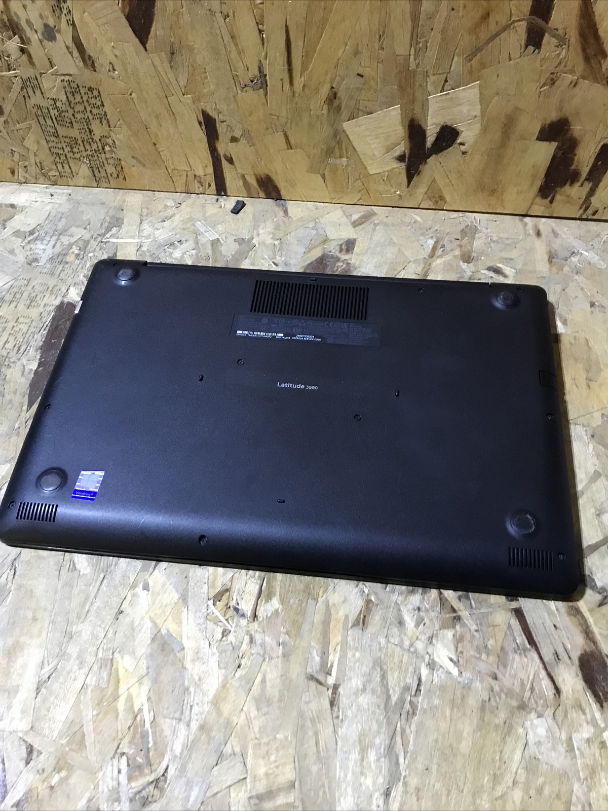 Dell Latitude 3590 Core i3-7130U 2.7 GHz 4 GB 500 GB 15.6″ Win10 A111