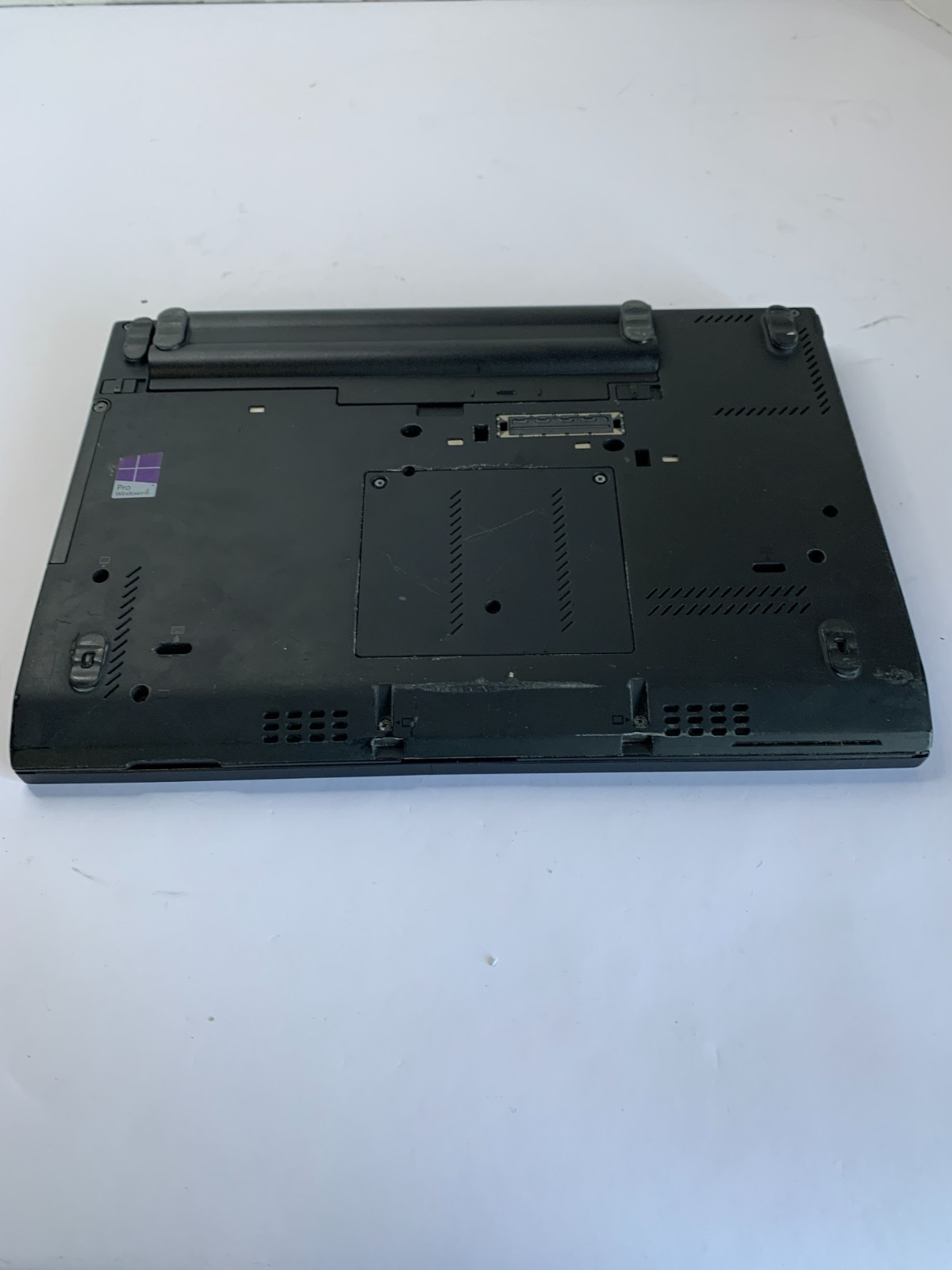 Lenovo ThinkPad X230 – I5 3320m – 4GB DDR3 – NO HDD/NO SDS – NO OS – NO AC