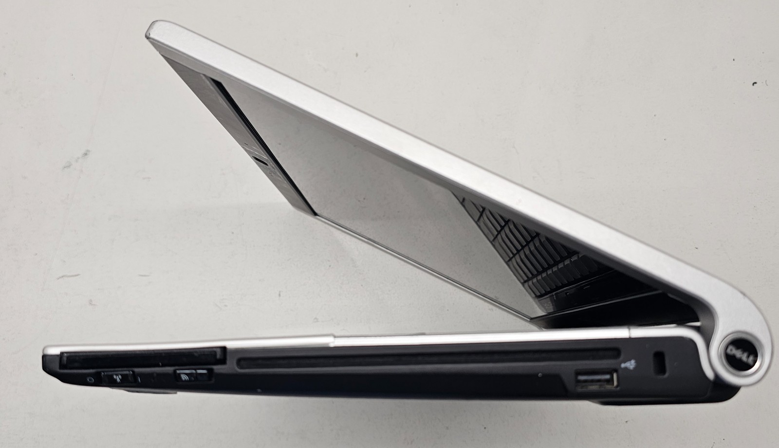 Dell XPS M1330 13.3″ Laptop Intel Core 2 Duo 4GB Ram NO HD/OS/BATT (FL)