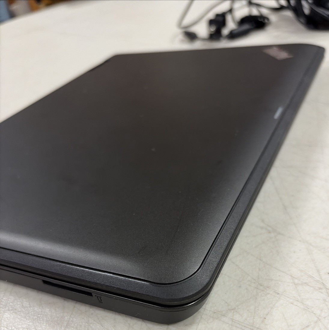 Lenovo Working Thinkpad Yoga 11e W/AC Adapter & Case Logic Black Travel Bag