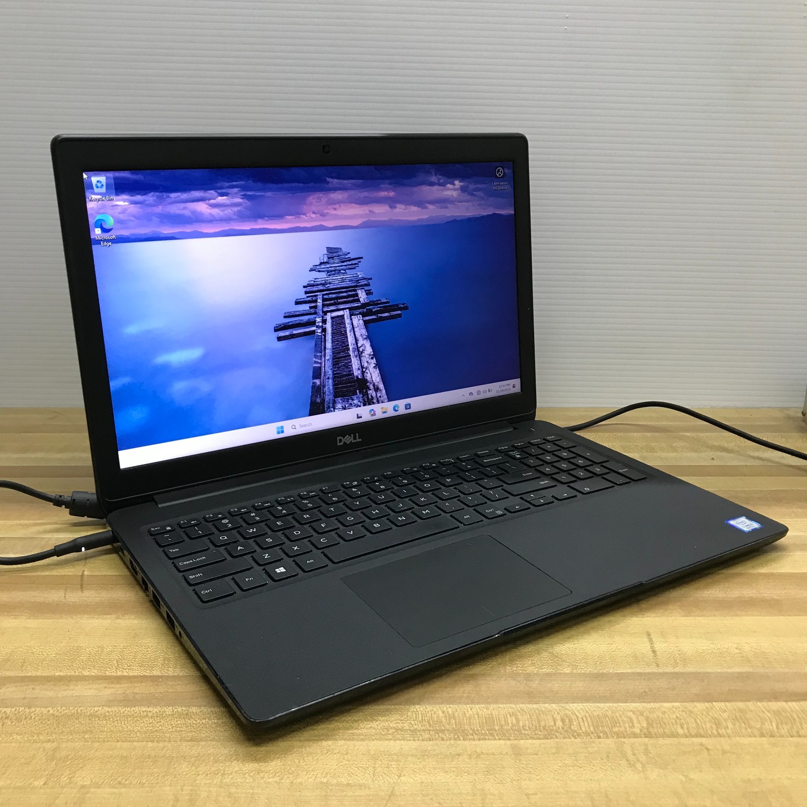 Dell Latitude 3500 15.6″ i5-8265u 1.6GHz 8GB RAM 256GB M.2 SSD (Windows 11 Pro)