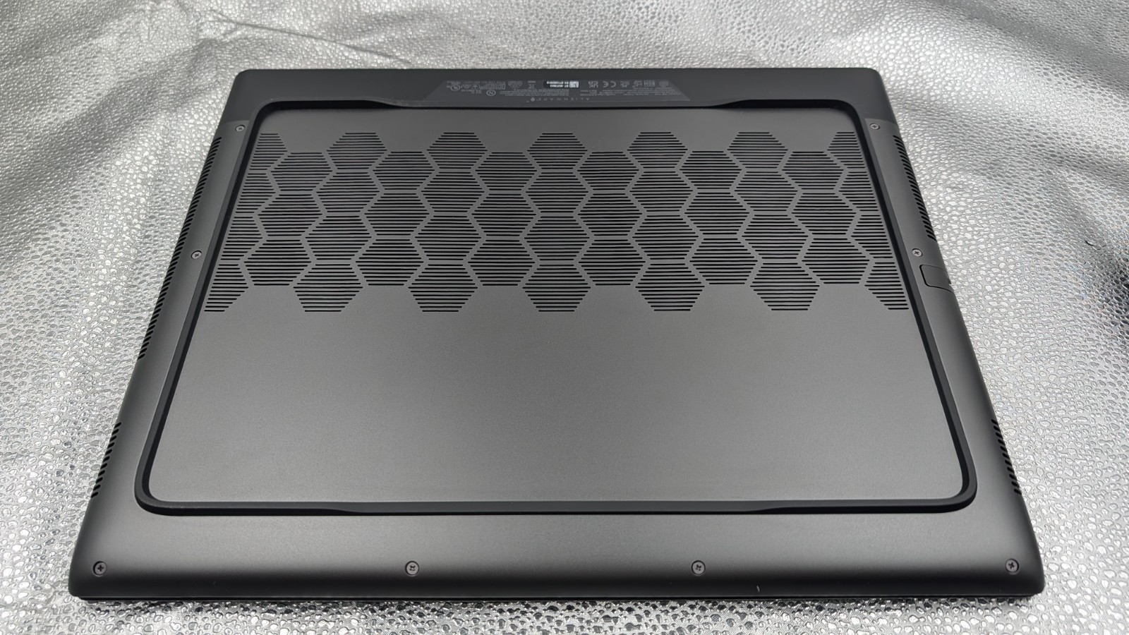 Alienware m16 R1 RTX 4090 7945HX 32GB 2TB 240Hz Cherry MX BIOS LOCKED Open Box