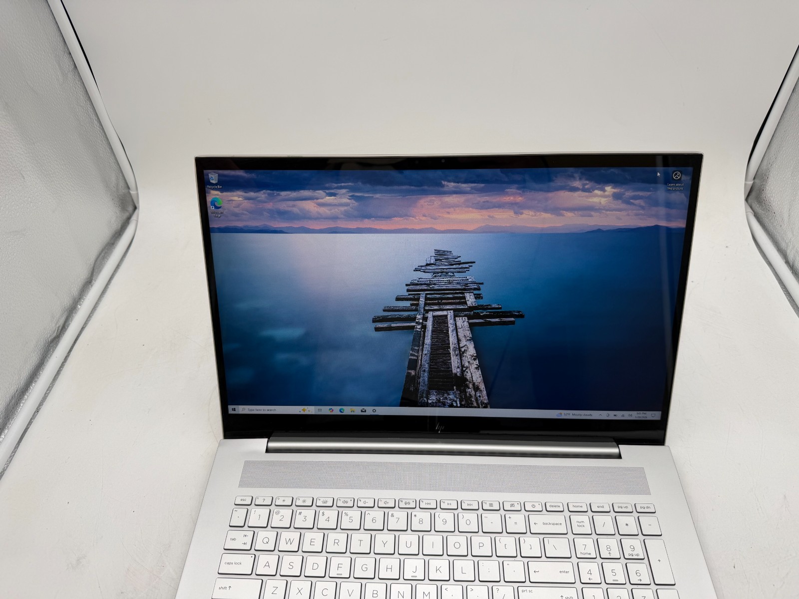 HP Envy Laptop 17m-ch1013dx 17.3″ 512 GB SSD 12 GB RAM i7-1195G7 Windows 10 Home
