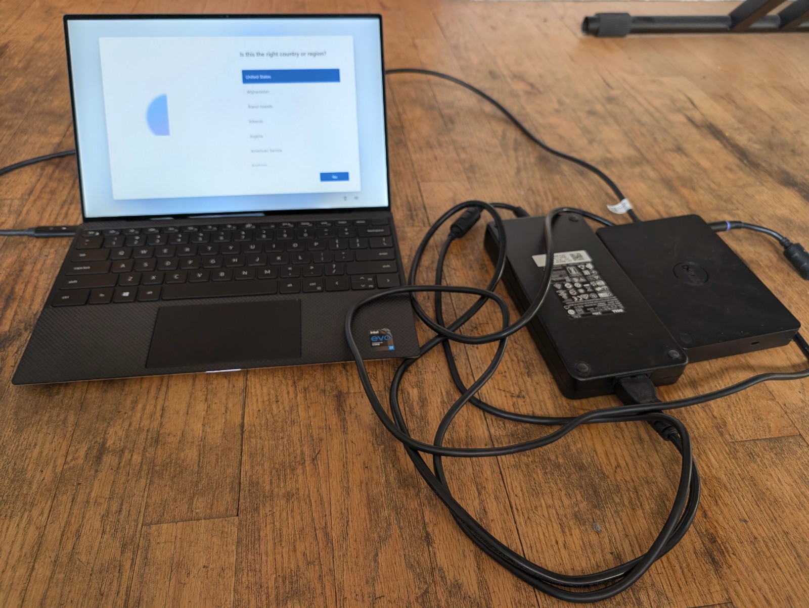 Dell XPS 13 9310 Laptop 2.8 GHz i7-1165G7 8GB 512GB SSD WITH USB-C DOCK/POWER