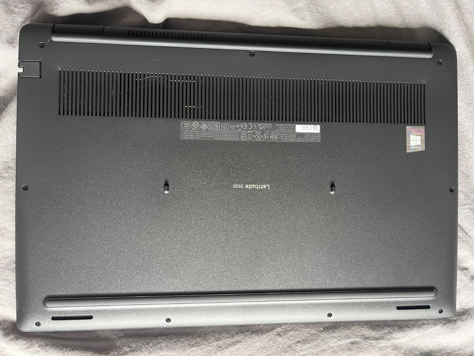 Dell Latitude 3520 15.6” (256GB SSD Intel Core i5-1135G7 2.4GHz 8GB RAM) Laptop
