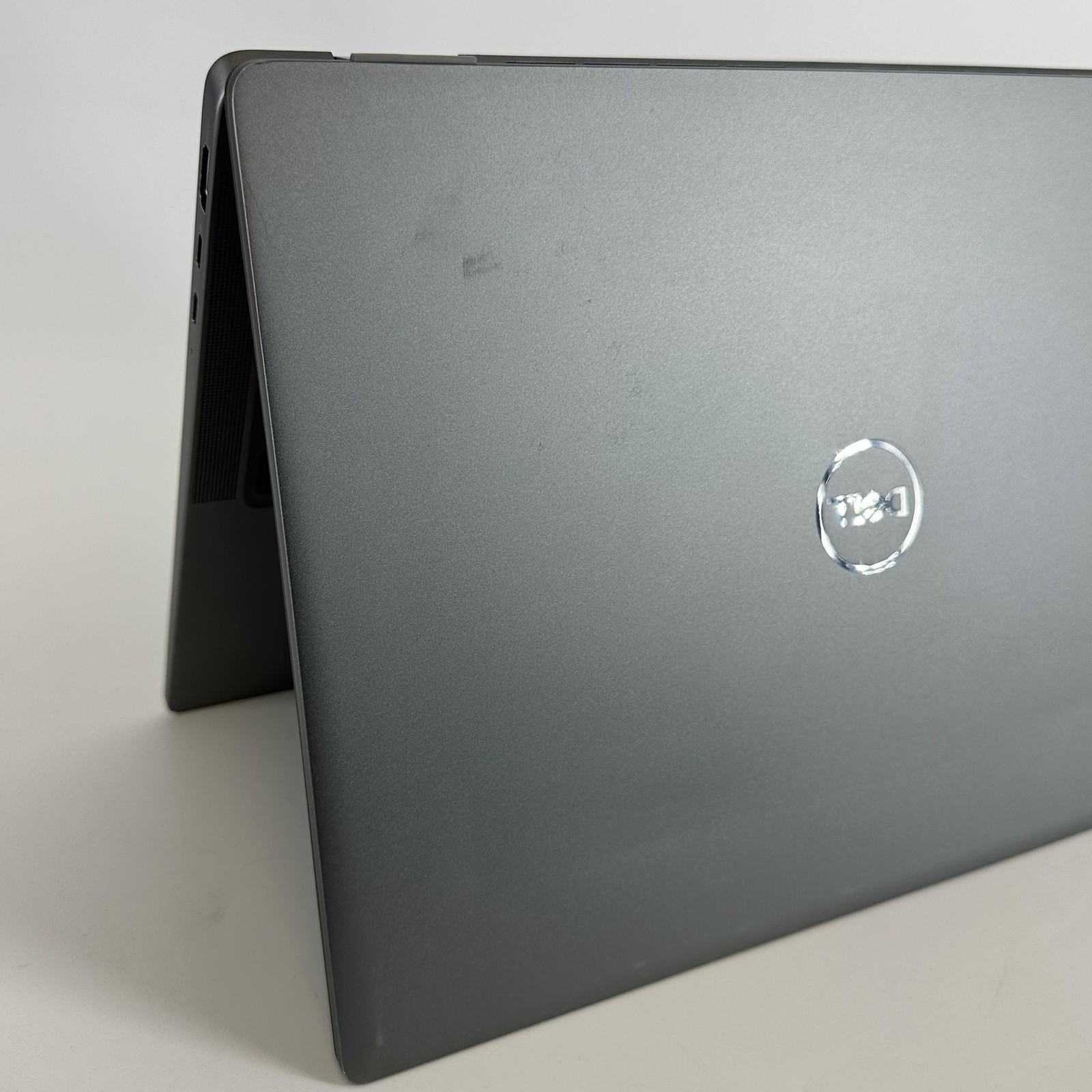 Dell Latitude 7450 14 QHD+ TOUCH 3.8 GHz Ultra 7 165H 32GB 256GB SSD Bent Frame