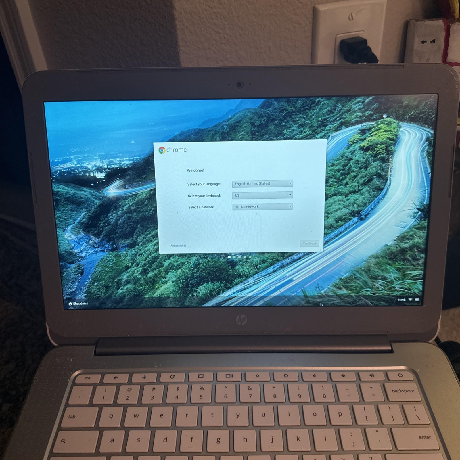 HP Chromebook 14 Turns On Comes With Charger