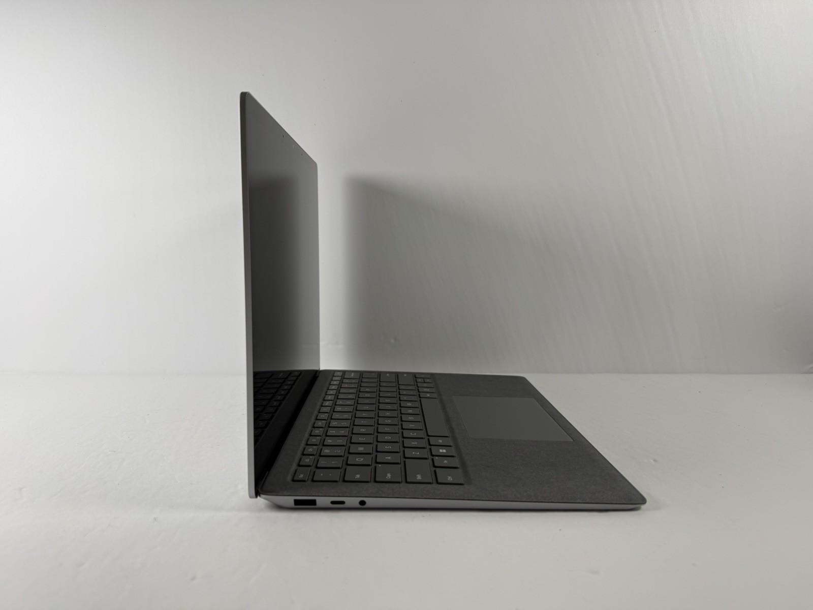 Microsoft Surface Laptop 5 13.5” 1950 Intel Core i7-1265U 16GB RAM 512GB NVME