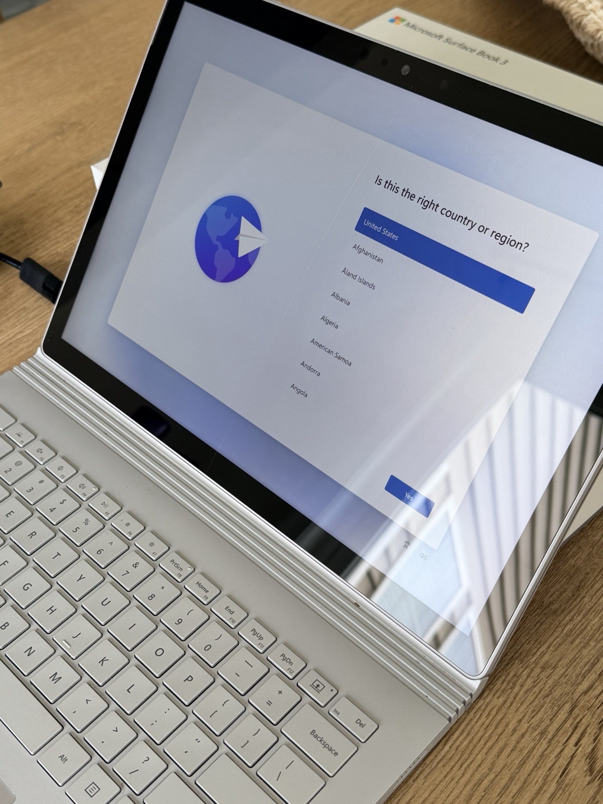 Microsoft Surface Book 3 13.5″ 10th Gen i5 1.2GHz 8GB-256GBSSD Windows 11 Pro