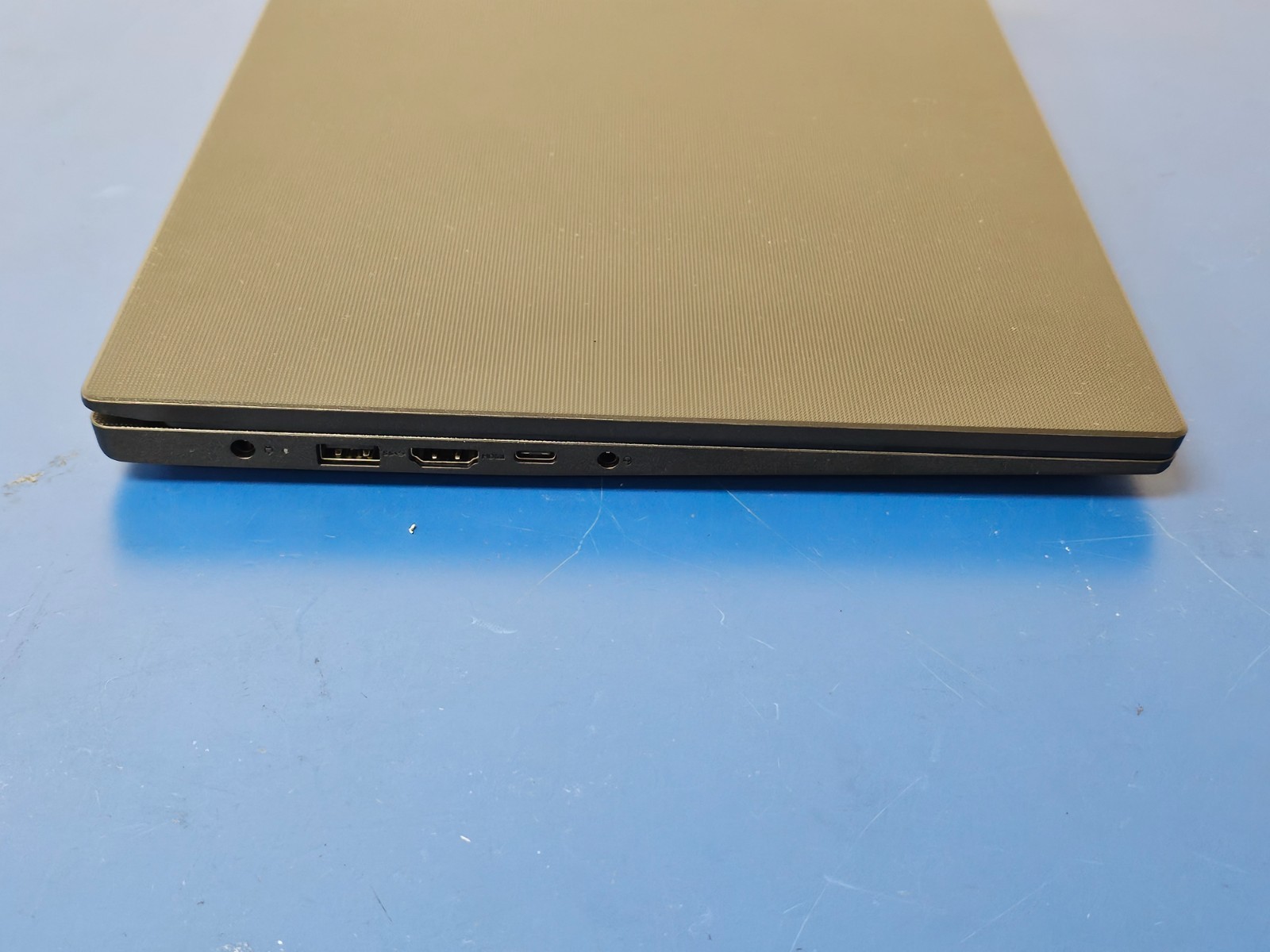 Lenovo V15 G5 IRL, Intel Core 7 240H, 2.50 GHz, 16 GB RAM, 1 TB NVMe SSD
