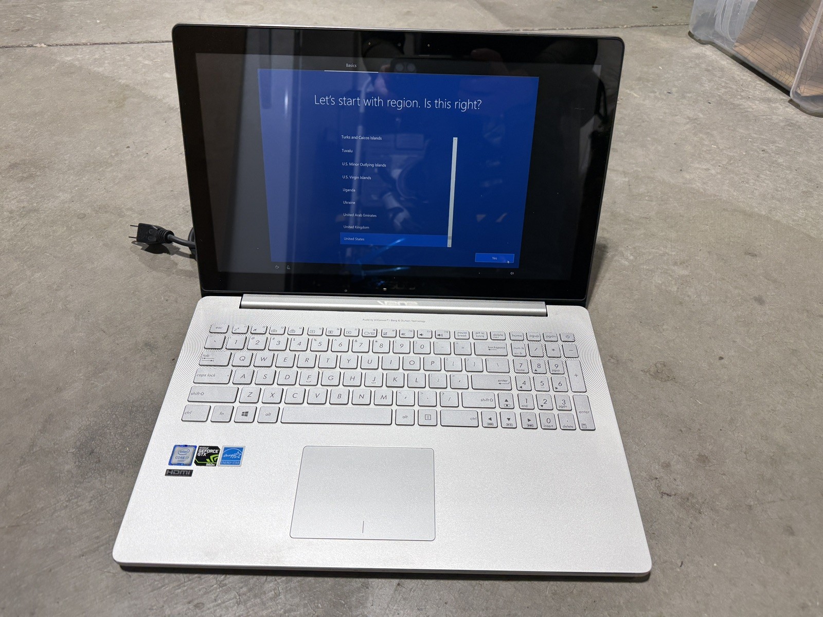 Asus Zenbook UX501V I7-6700HQ 16GB 512GB Win10 W/ AC Adapter
