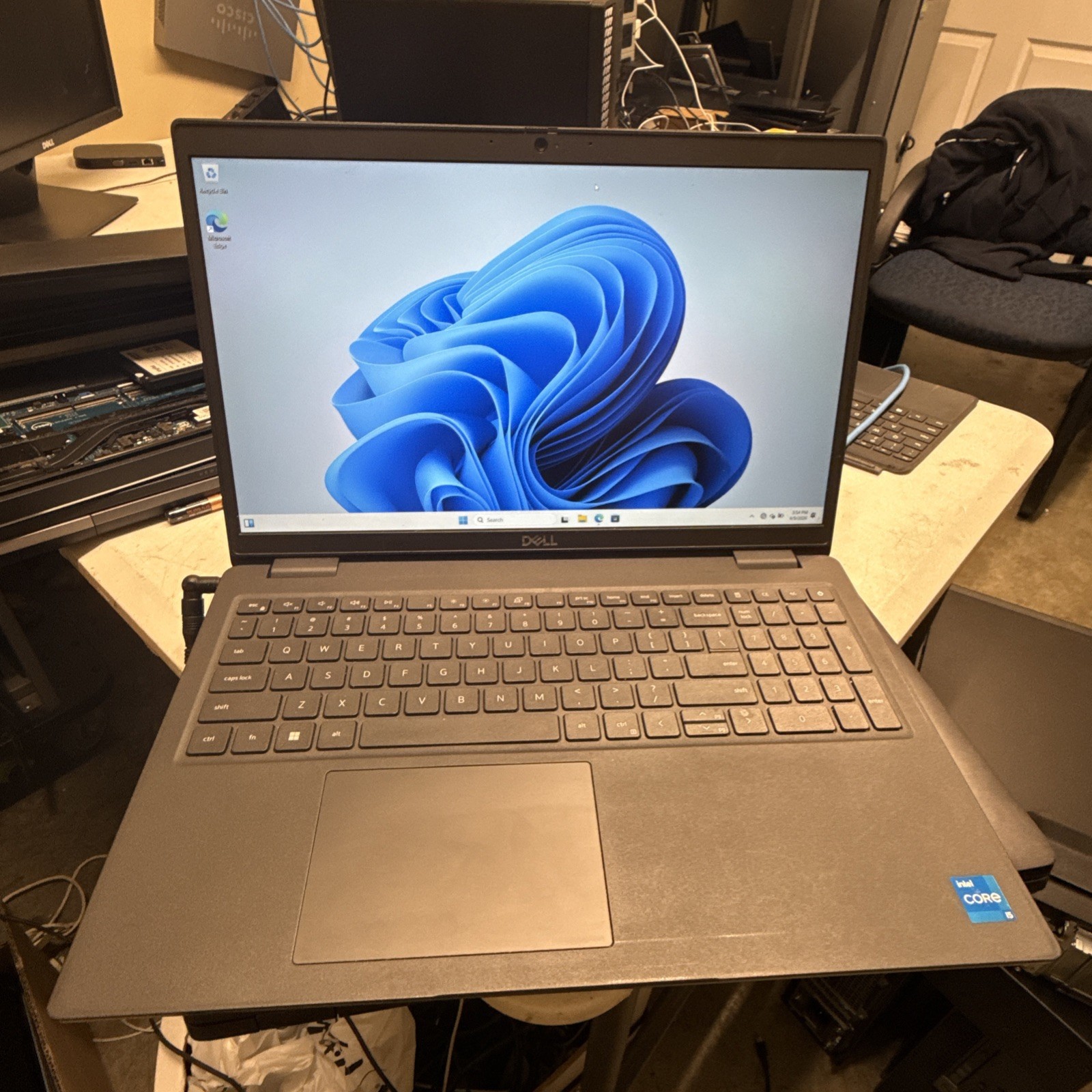 Dell Latitude 3520 i5 1135G7 2.40GHz/ 8G/256GB SSD 1920×1080 Win 11 Pro
