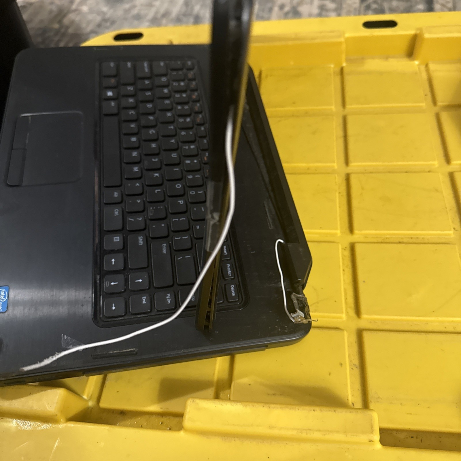 Dell Inspiron 15 3520 15.6” Intel Core i3 Broken Screen Untested
