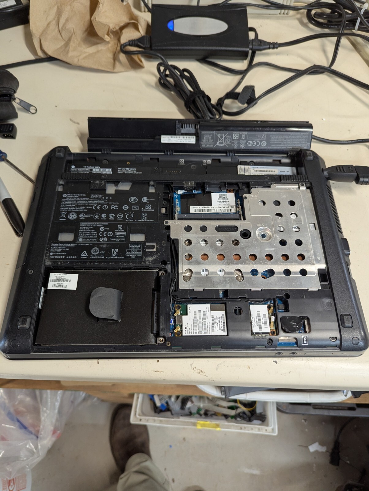HP ProBook 4440s 14in. Intel Core i3-2nd NO Ram/CORD/HDD Boots #311