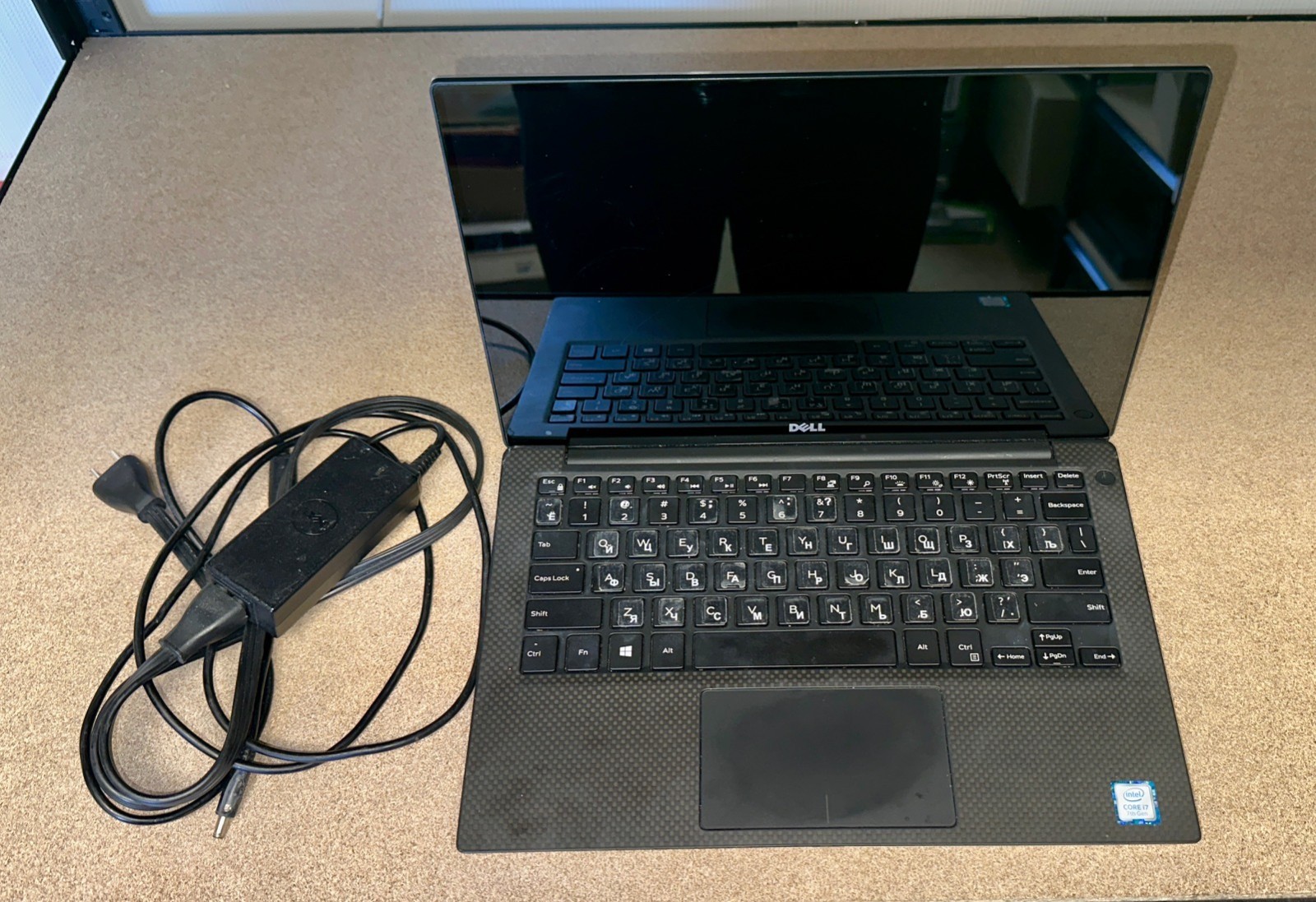 DELL XPS 13 9360 i7 Laptop, FOR PARTS, No Power, Broken Hinge, Charger Included