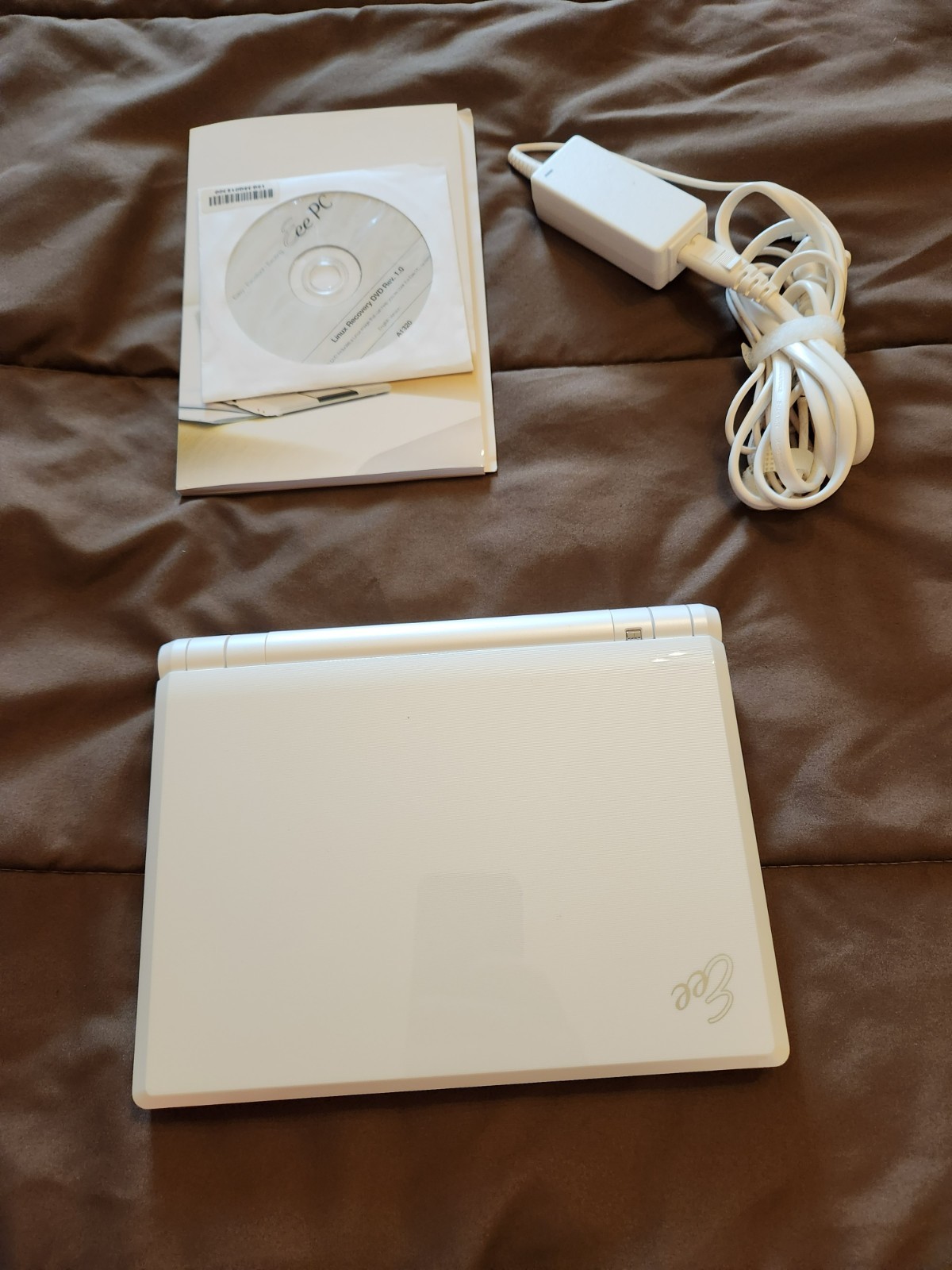 ASUS Eee PC 900A Netbook perfect condition with manual and media