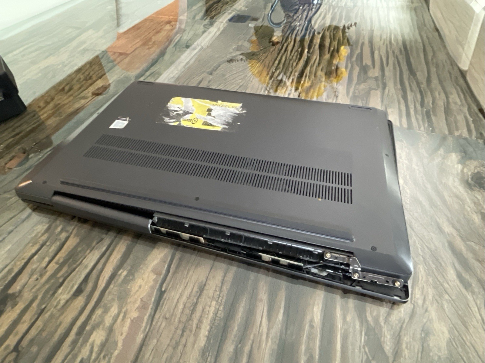 Lenovo IdeaPad 5 Ryzen 5• 8GB RAM• 256GB• Broken Screen + Hinge. Desktop /Repair