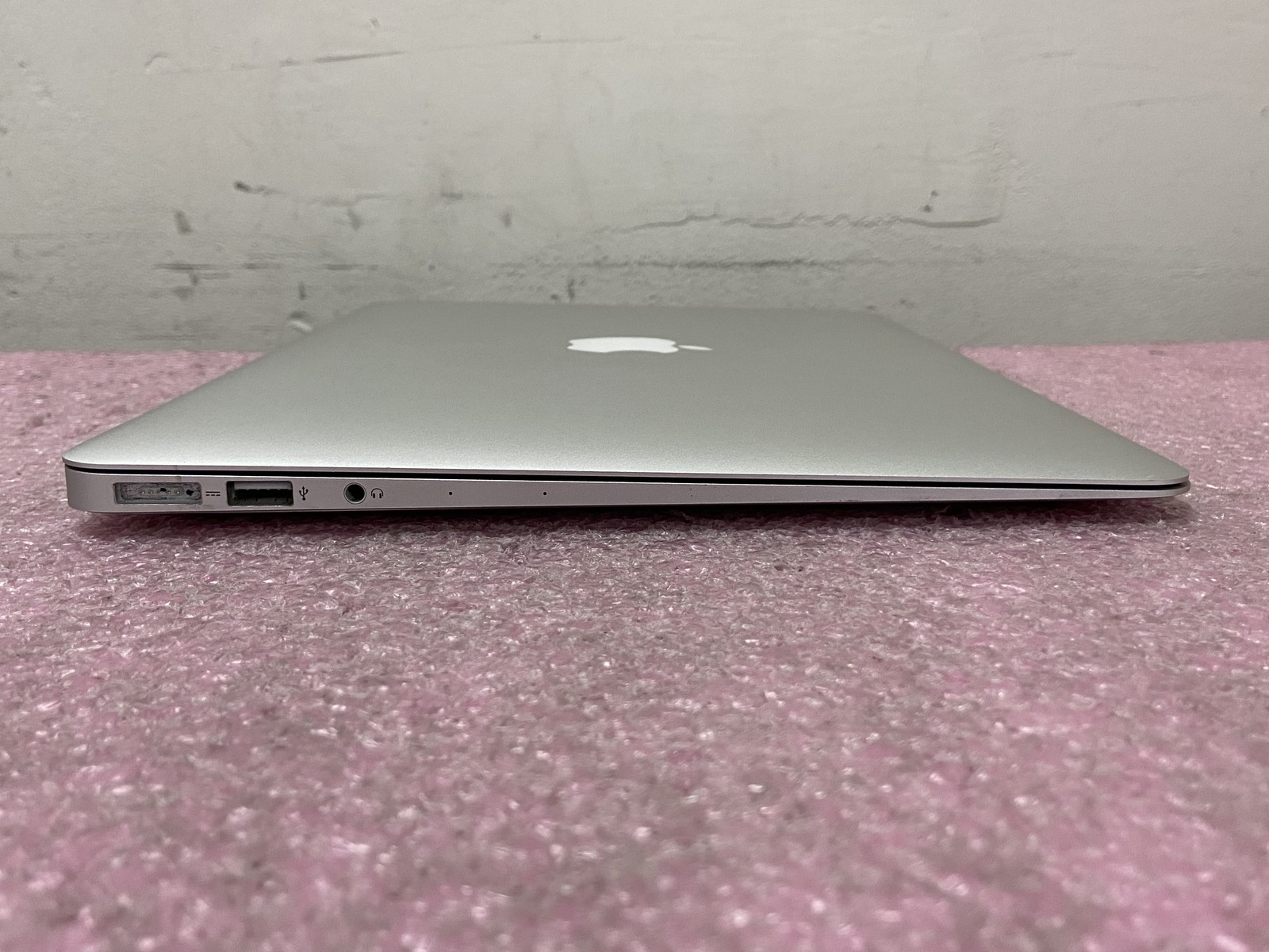 Apple MacBook Air 2017 A1466 13.3″ i5-5350U 8GB RAM 128GB SSD *Read* – CLP42A