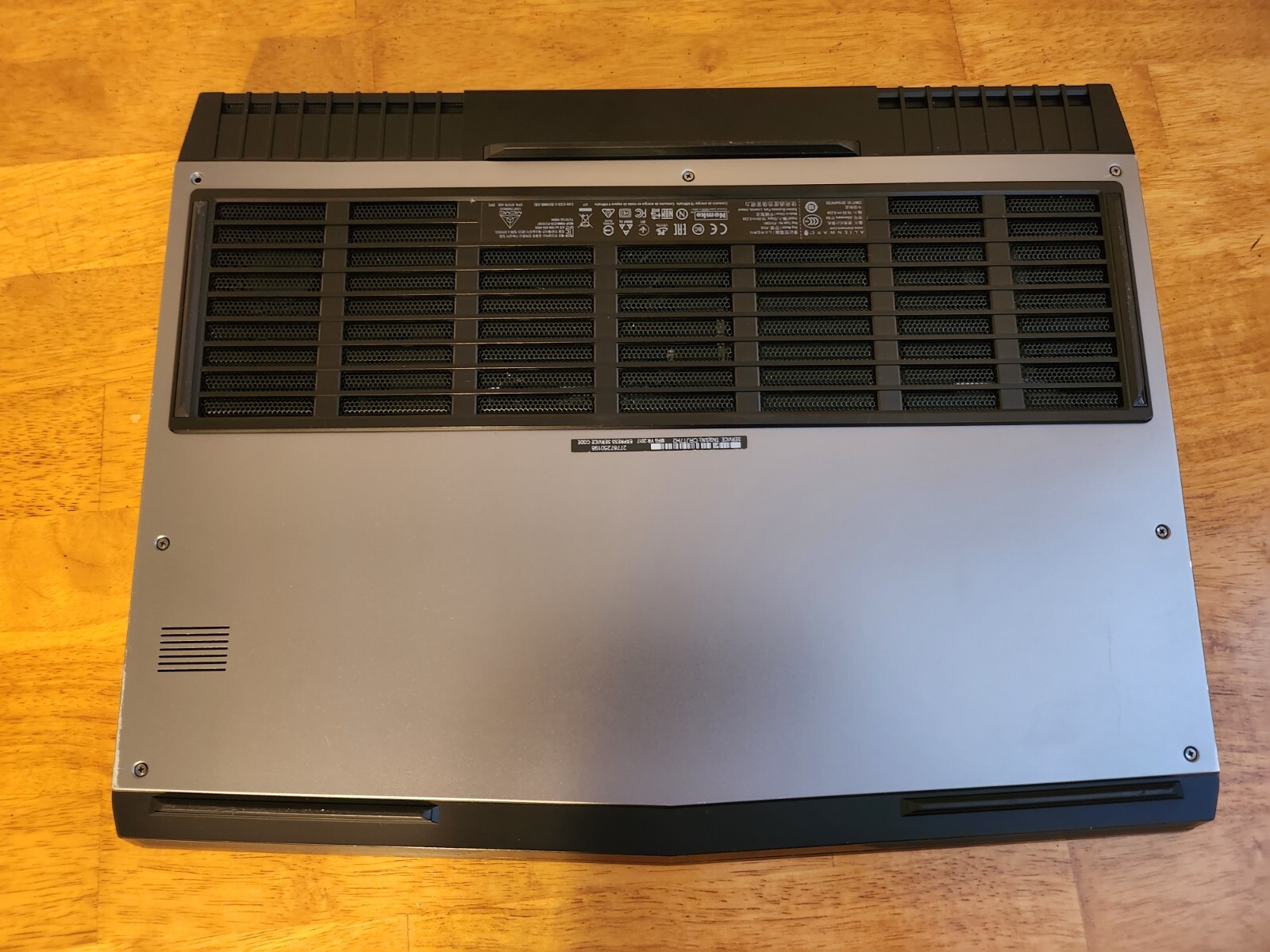 Alienware 17 R4 17″ Gaming Laptop i7-7700HQ 256gb SSD 8GB RAM GTX 1060 (A7517)