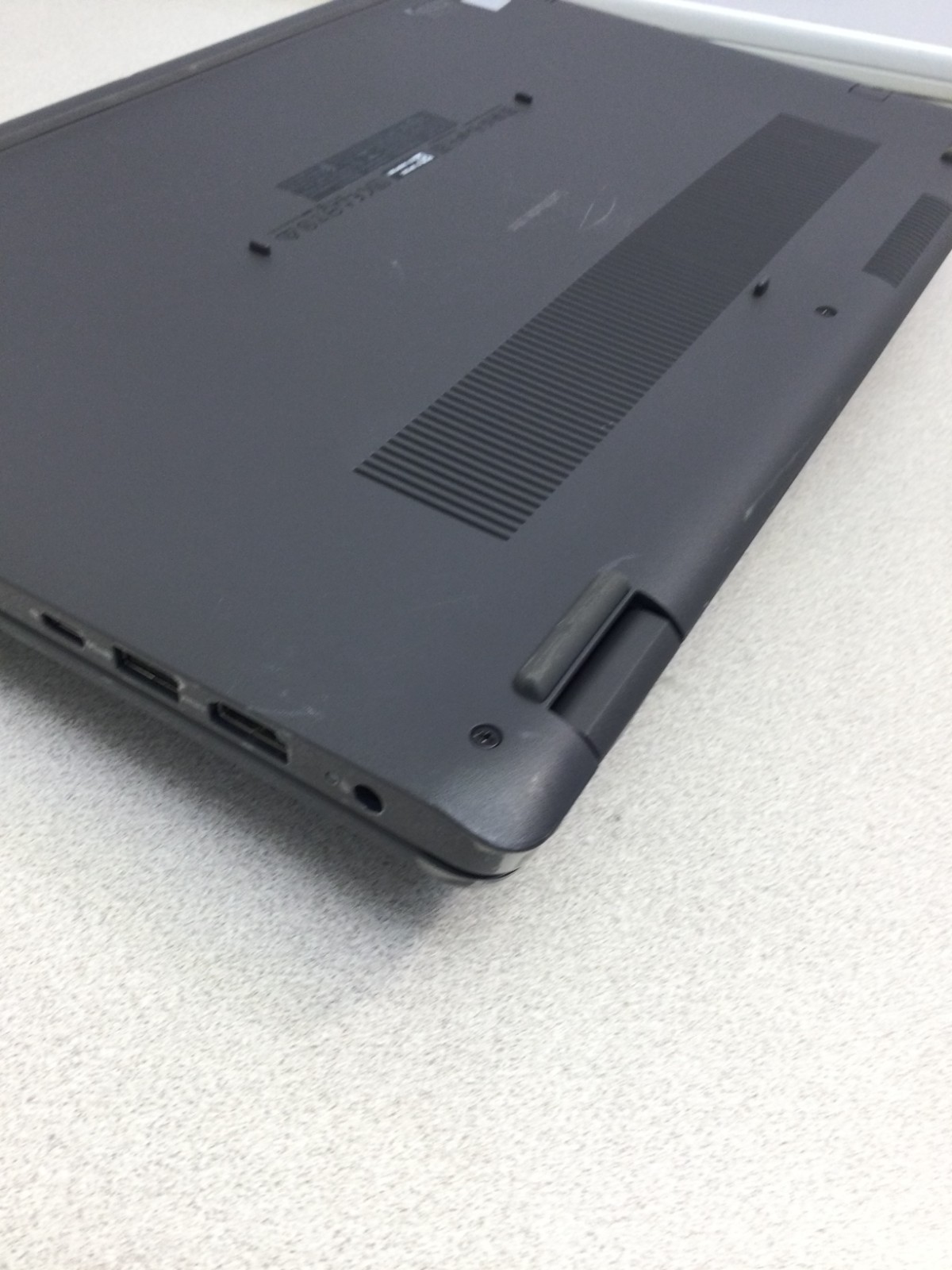 Dell Latitude 3510 15.6″ core i5-10210U 1.60GHz 8GB 256GB SSD WIN 11 PRO