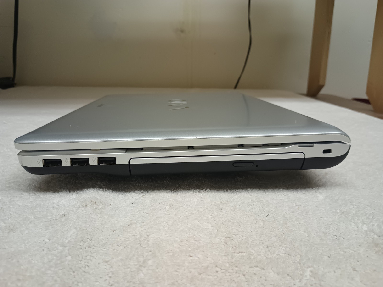 Sony Vaio VPCEB45FX Intel Core i3-380M 2.53GHz 4 GB 320Gb HDD Windows 7
