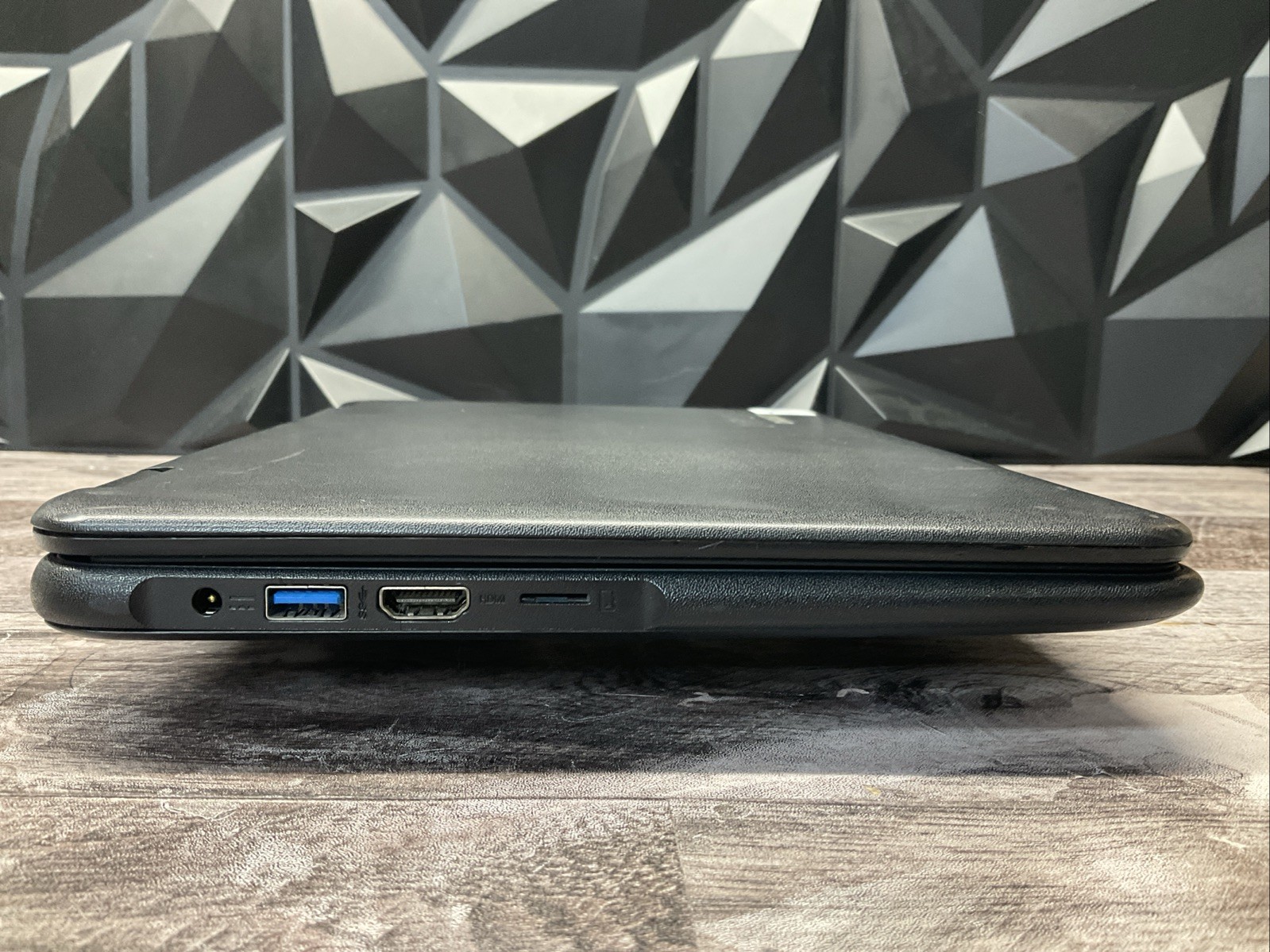 Lenovo 300e 1st Gen / 2-in-1 / Touchscreen / Windows 11 Pro / 71F
