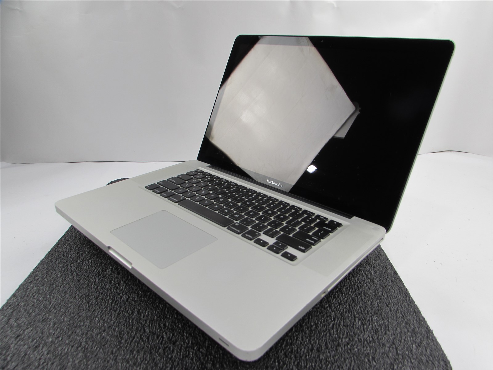 APPLE MACBOOK PRO A1286 CORE I5-520M NO HDD 4GB RAM NVIDIA GT 330M NO O.S/BATT