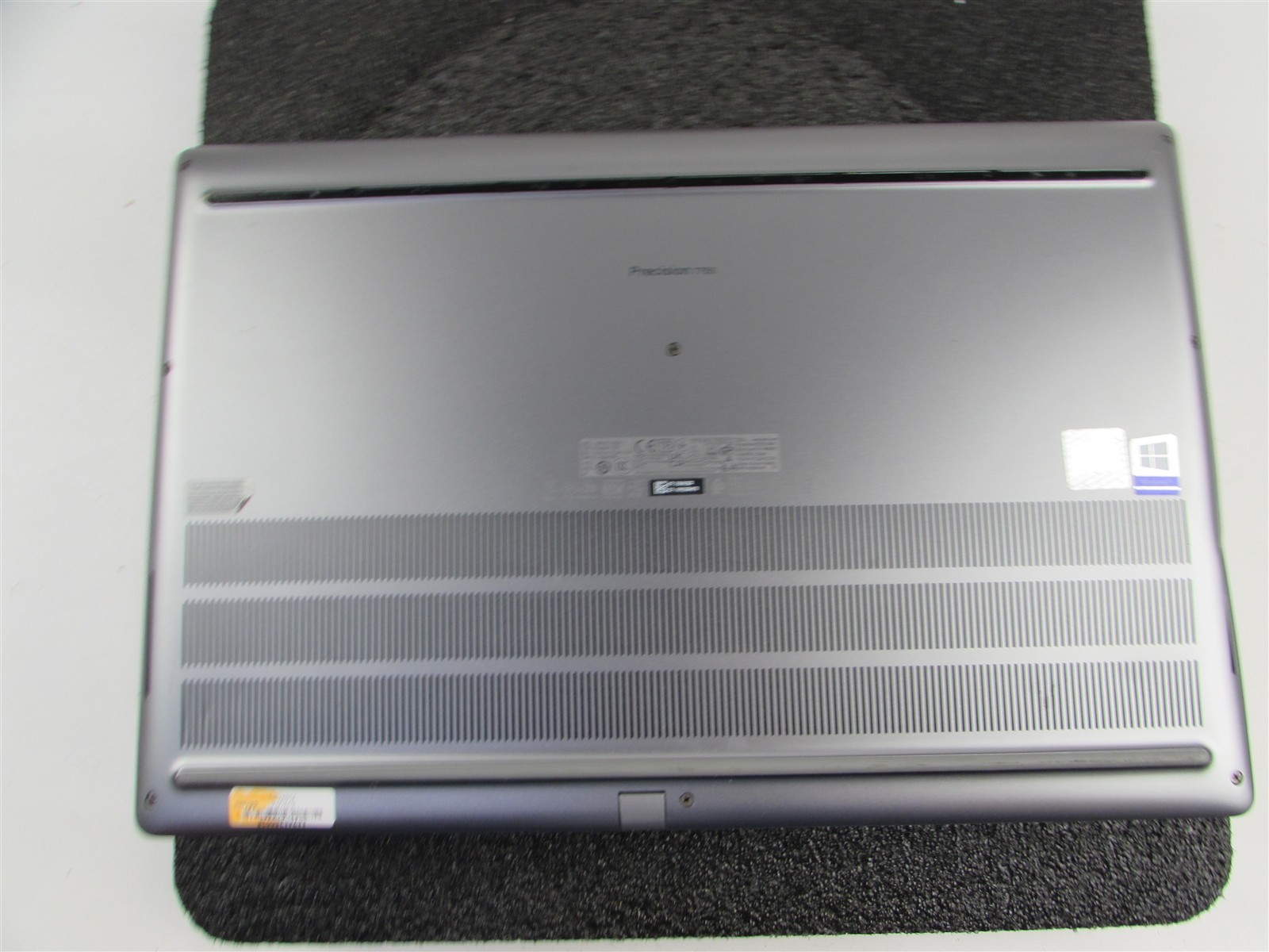 DELL PRECISION 7750 1920X1080 FHD I7-10850H 1TB 32GB RAM RTX 3000 WIN 11 PRO