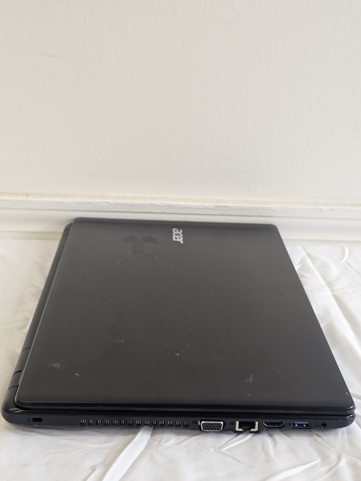 Acer E5-551 Laptop – AMD Radeon R5 – 6GB RAM – 750GB – BAD BATT – Win 10 – READ