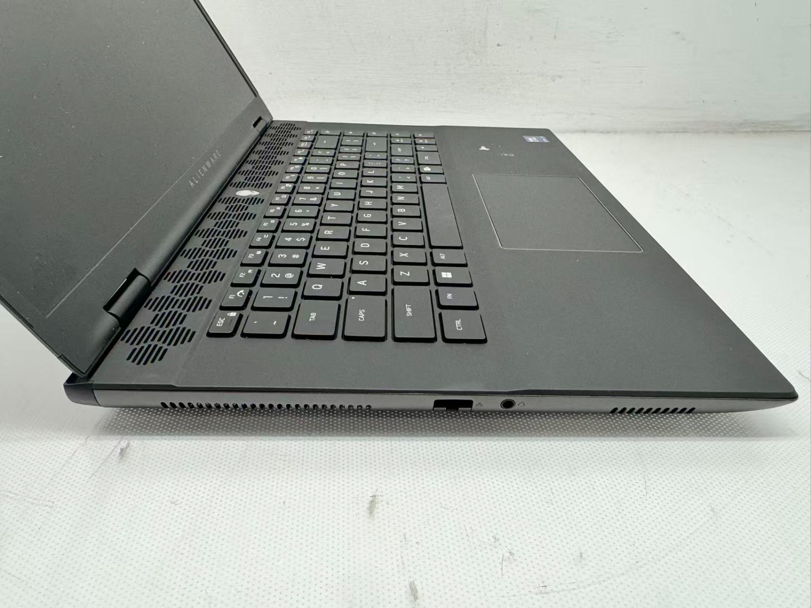 Alienware M16 R2 Intel Ultra 9 185H@2.3GHz 32GB 1TB RTX 4060 W/AC No BATT *READ*
