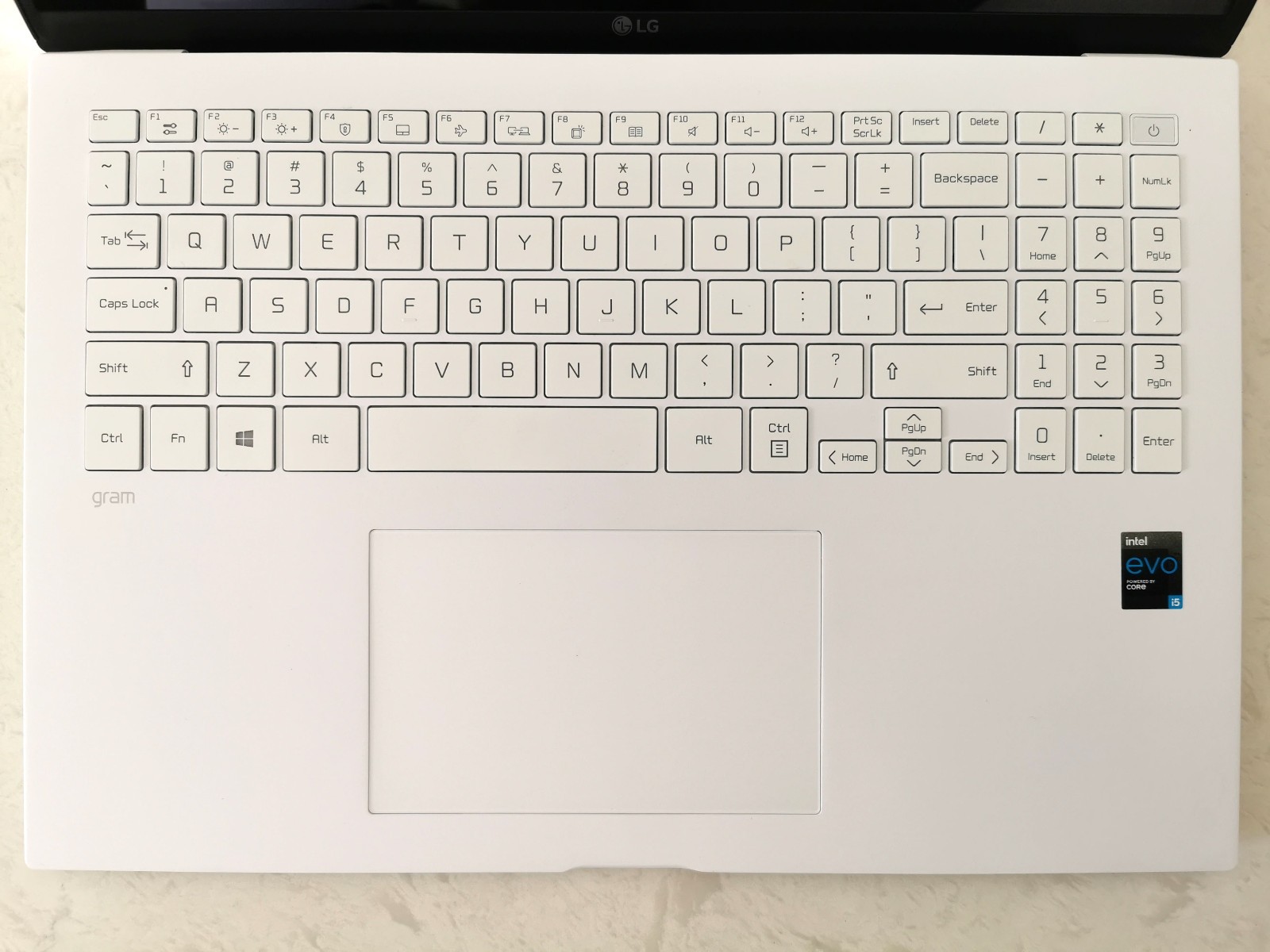 White LG Gram i5-1135G7 16GB DDR4 512GB or 1-2TB SSD 2K 16″ Lightweight Laptop