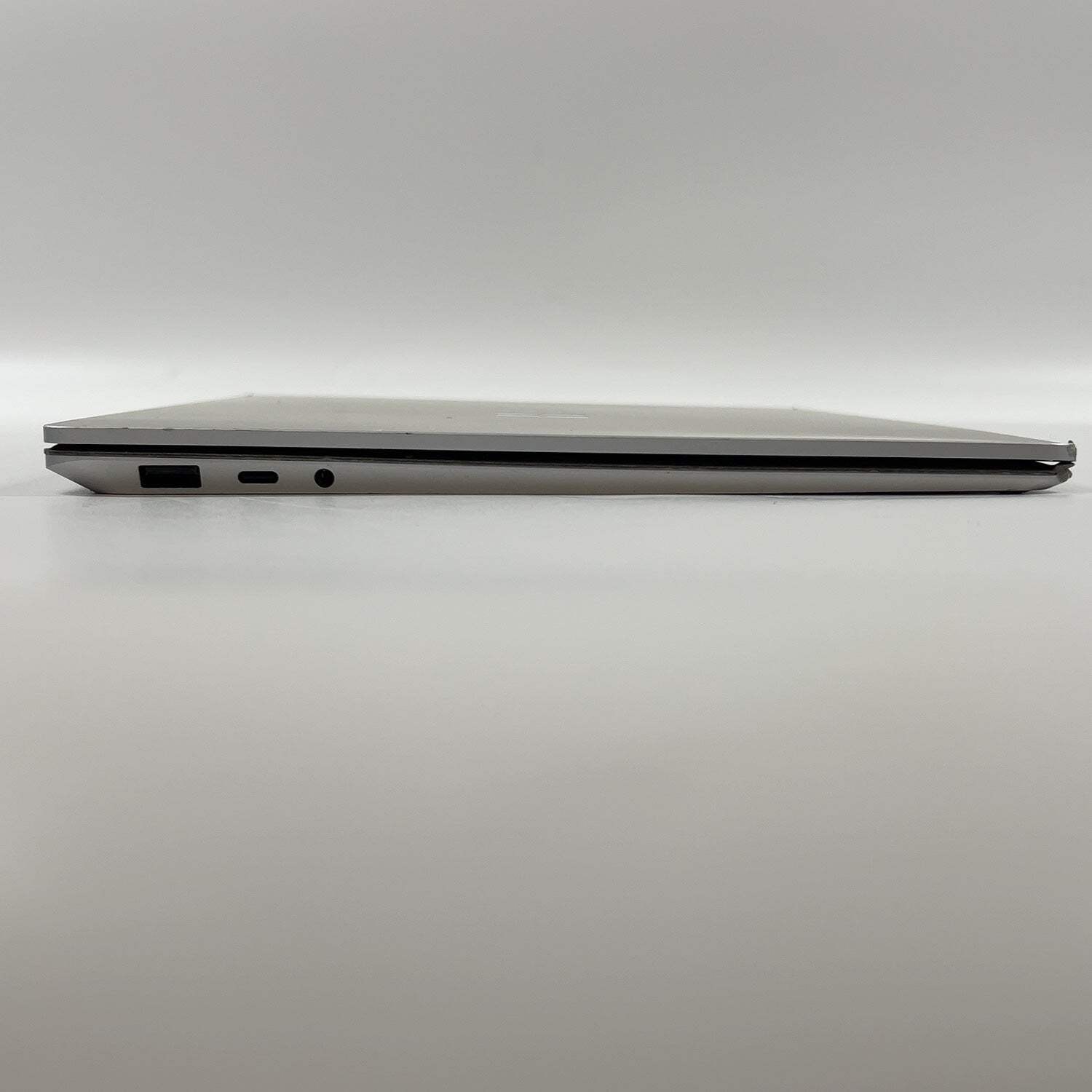 Microsoft Surface Laptop 4 1958 13.5″ Ryzen 5 Surface Edition 2.2GHz 8GB RAM 250