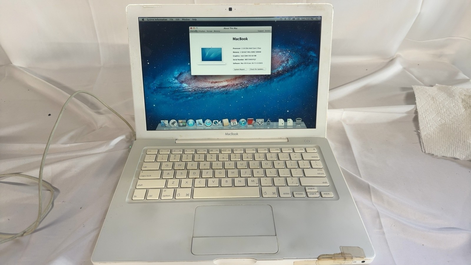Apple MacBook 2.16GHz Intel Core 2 Duo 2GB DDR2 120GB HDD 13.3″ White